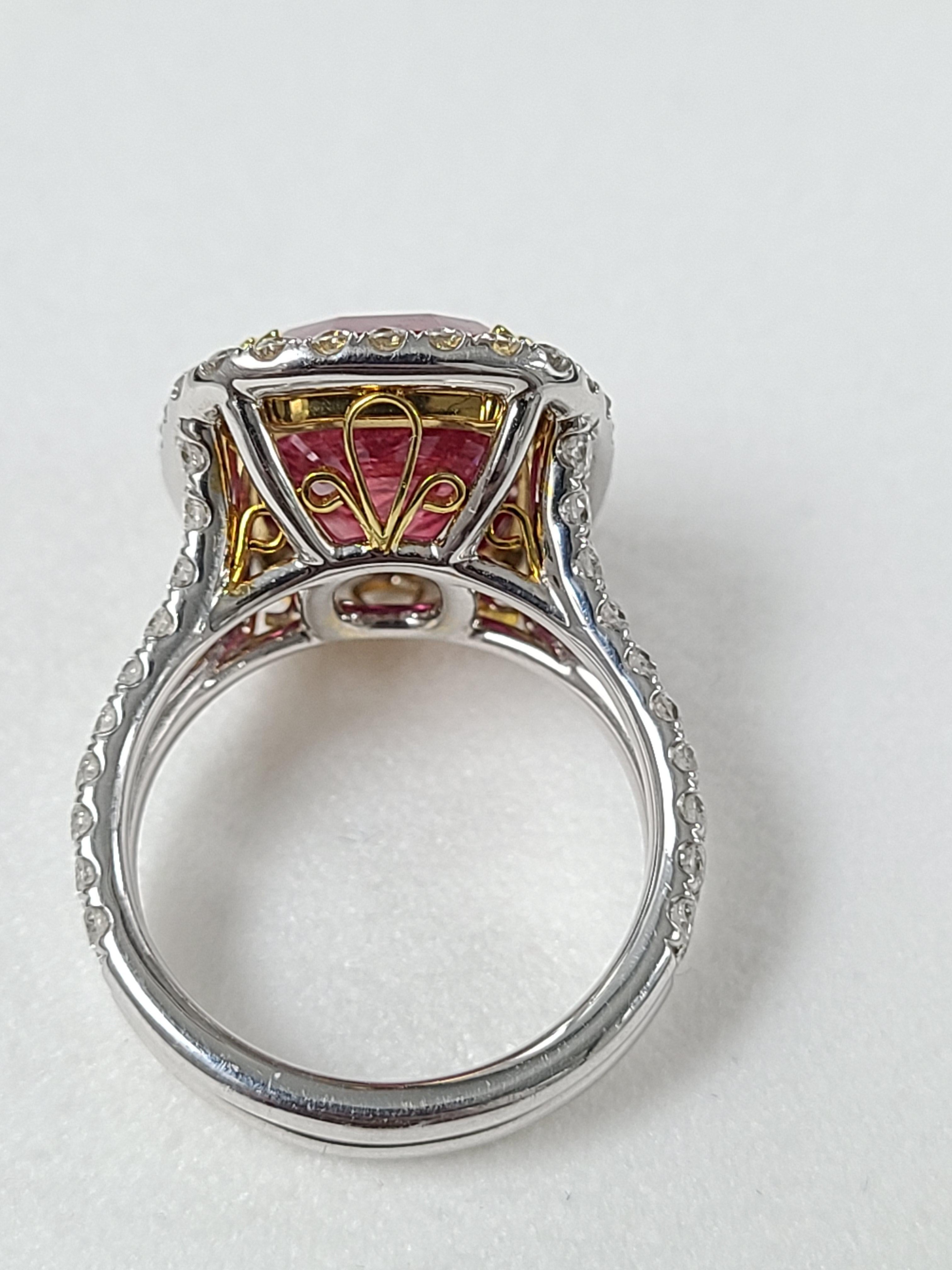 GIA Certified 9.45 Carat No Heat Ruby Ring Set in 18 Karat Gold with Diamonds In New Condition In Hong Kong, HK