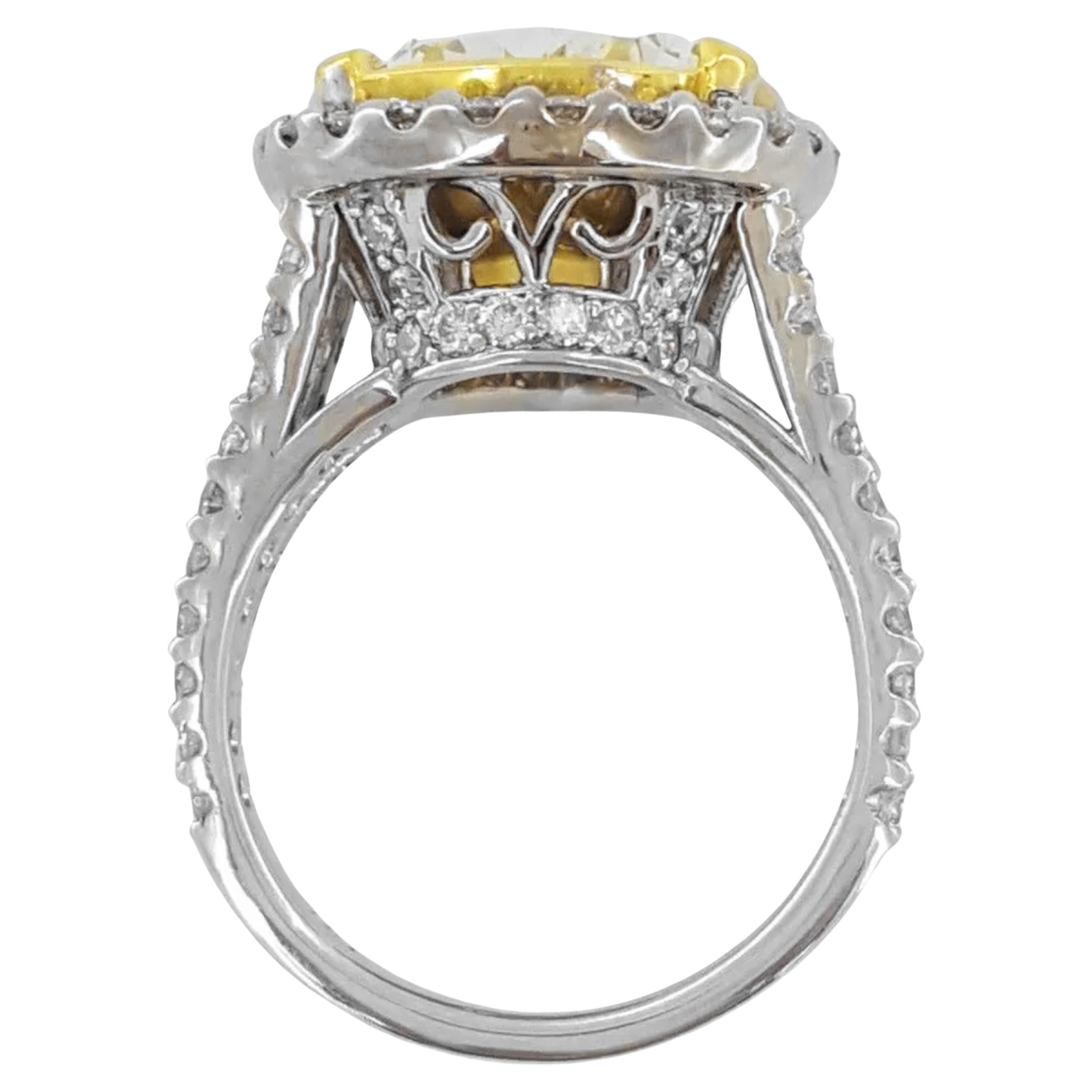 Contemporary GIA Certified 9.46 ct total weight engagement ring For Sale