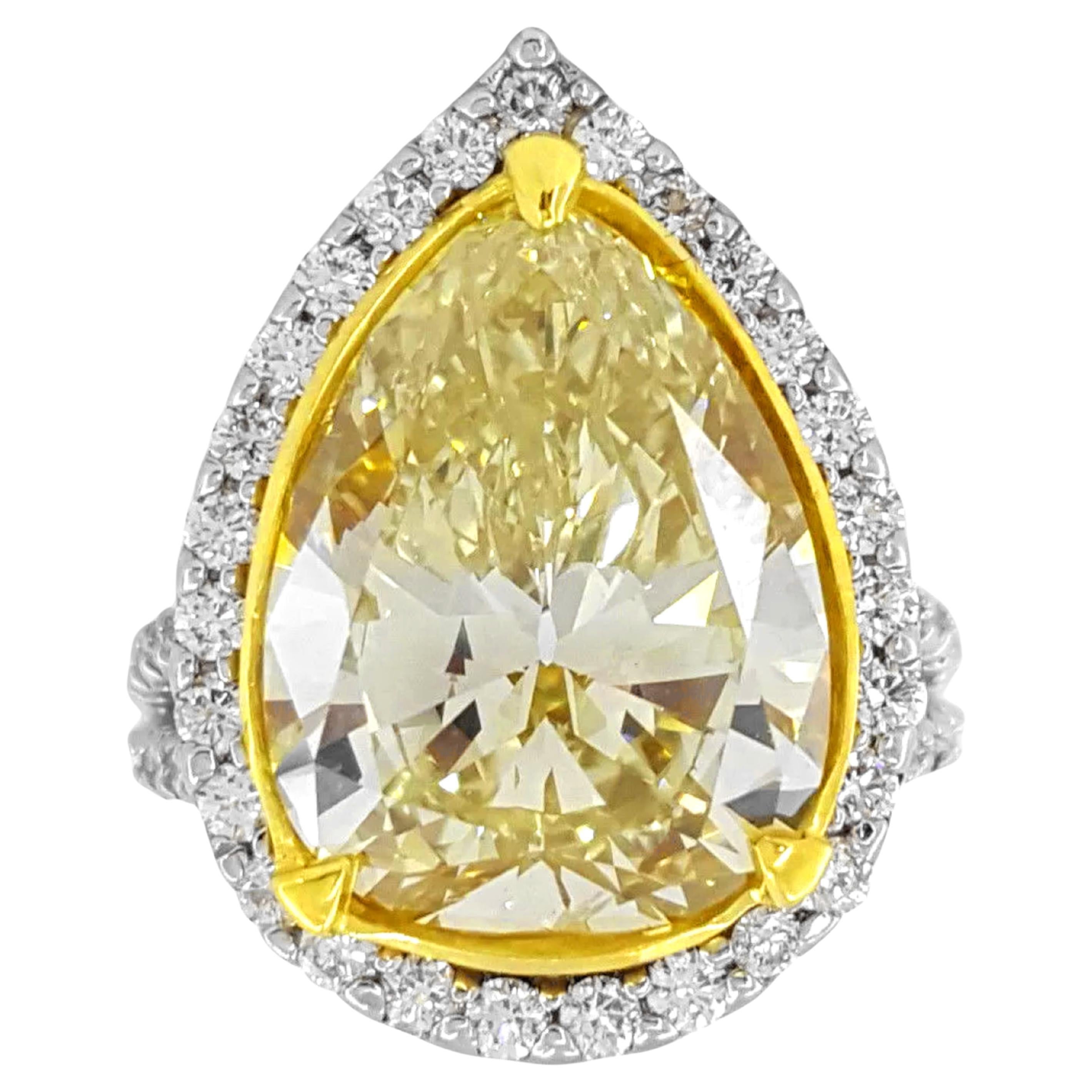 Pear Cut GIA Certified 9.46 ct total weight engagement ring For Sale