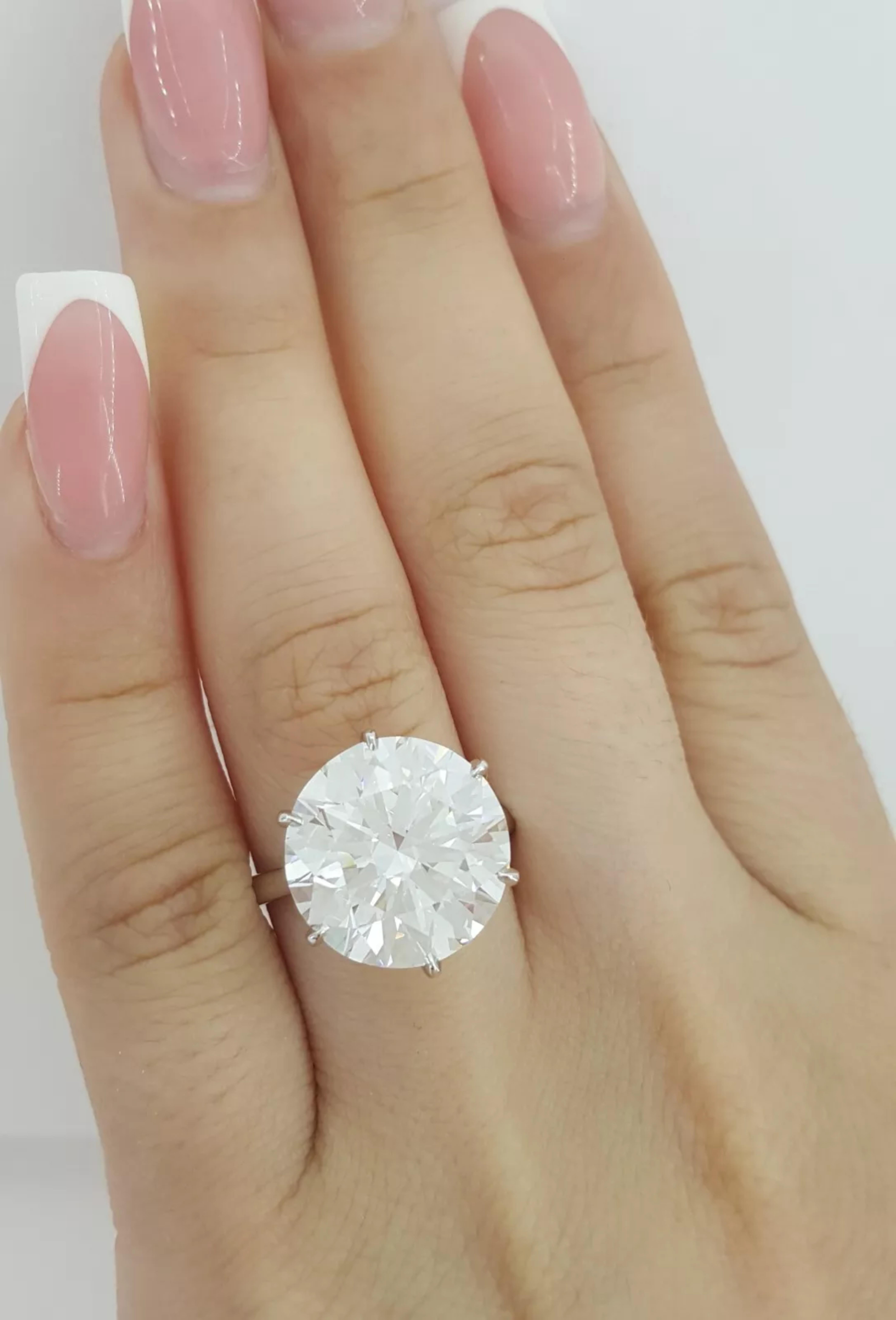 Round Cut GIA Certified 10 Carat Round Brilliant Diamond Platinum Ring For Sale