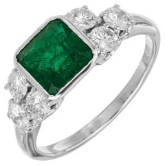 Anillo de compromiso de oro blanco con diamante esmeralda de 0,95 quilates certificado por el GIA