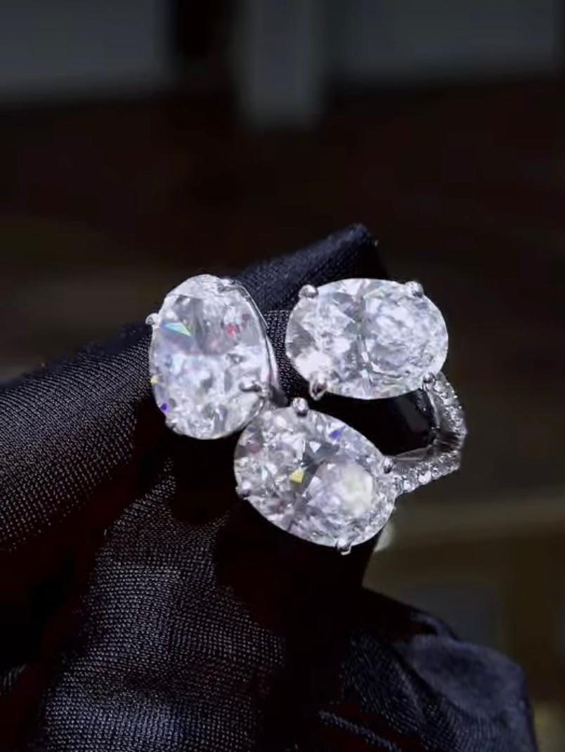 An exquisite three Diamonds ring, in a glamour and particular design, so elegant and refined style .
Elevate your timeless of beauty , and add a touch of light on your look .
Magnificent ring come in 18k gold with 3 pieces of lustrous GIA Certified