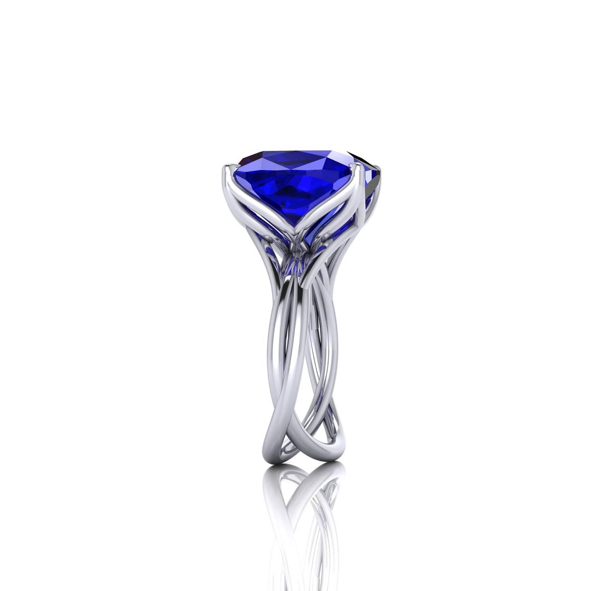 Women's GIA Certified 9.23 carat Tanzanite Cushion Cut in 18 Karat gold cocktail ring For Sale