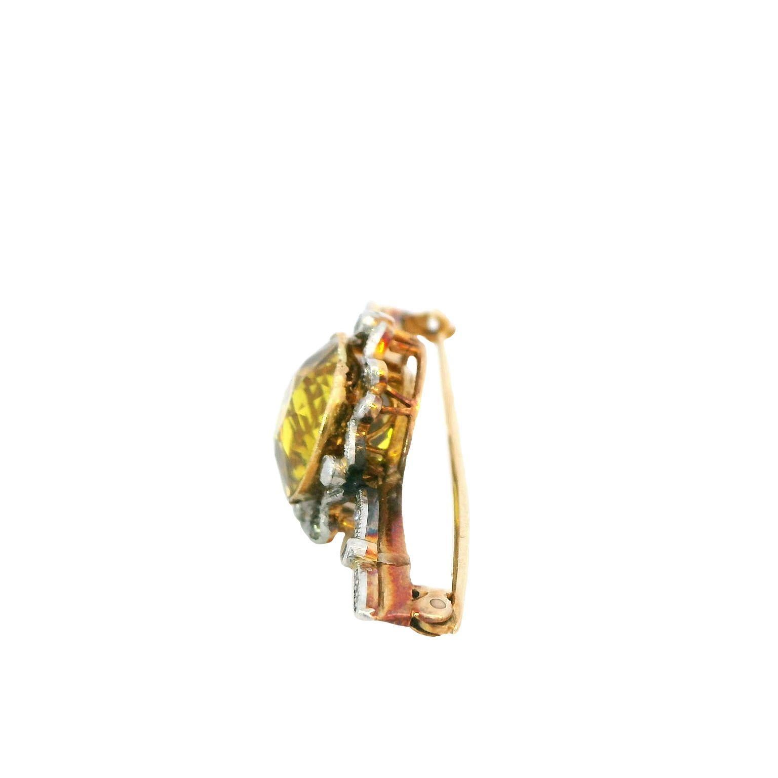 Broche de oro Art Decó de 18 quilates con zafiro amarillo y diamantes de 9,65 quilates certificado por el GIA Corte redondo en venta