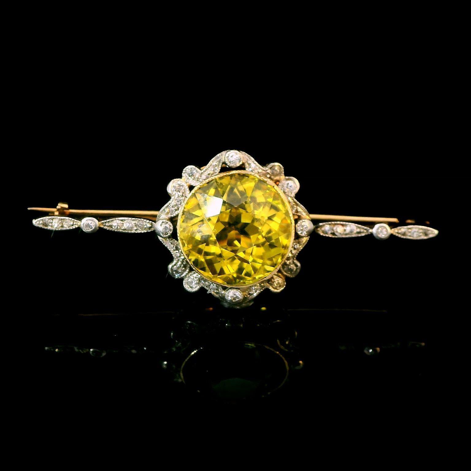 GIA Certified 9.65 Carat Yellow Sapphire and Diamond Art Deco 18K Gold Brooch In Good Condition For Sale In New York, NY