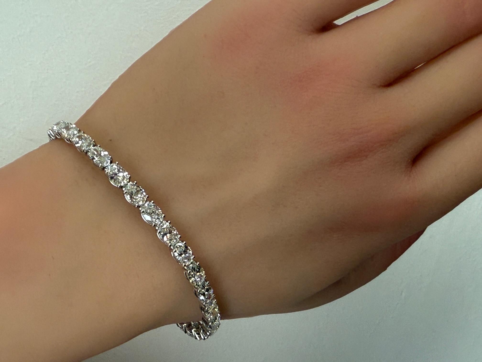 GIA Certified 9.90 CTW Oval Brilliant Diamond Tennis Bracelet in 14K White Gold in vendita 6