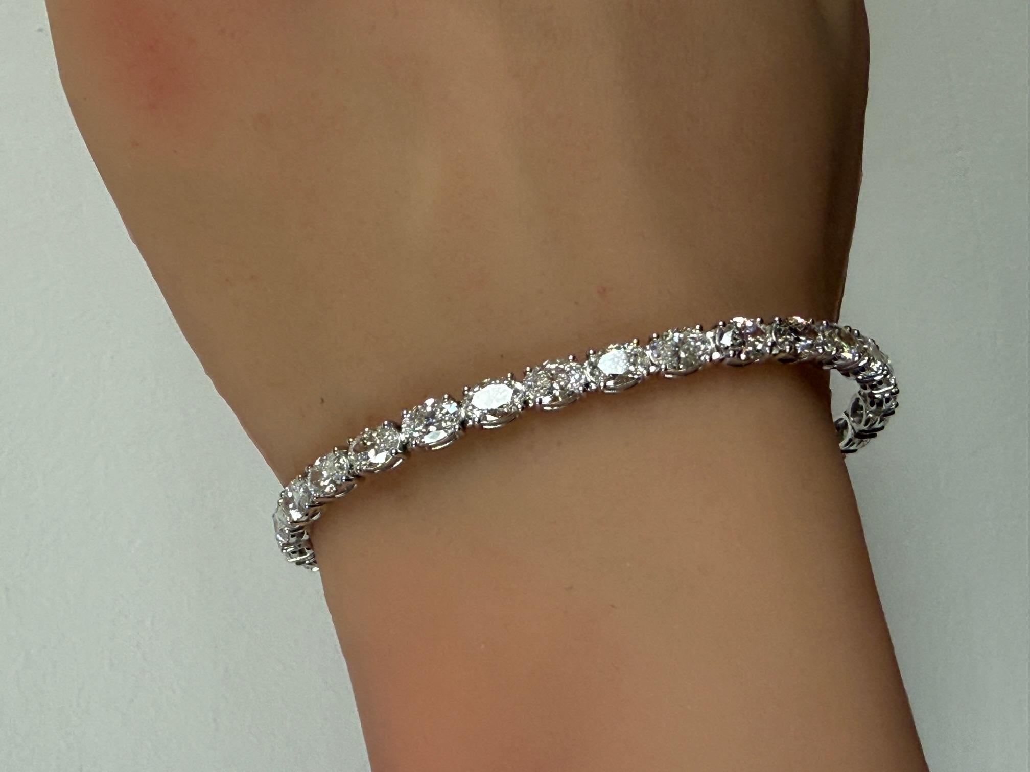 GIA Certified 9.90 CTW Oval Brilliant Diamond Tennis Bracelet in 14K White Gold in vendita 8