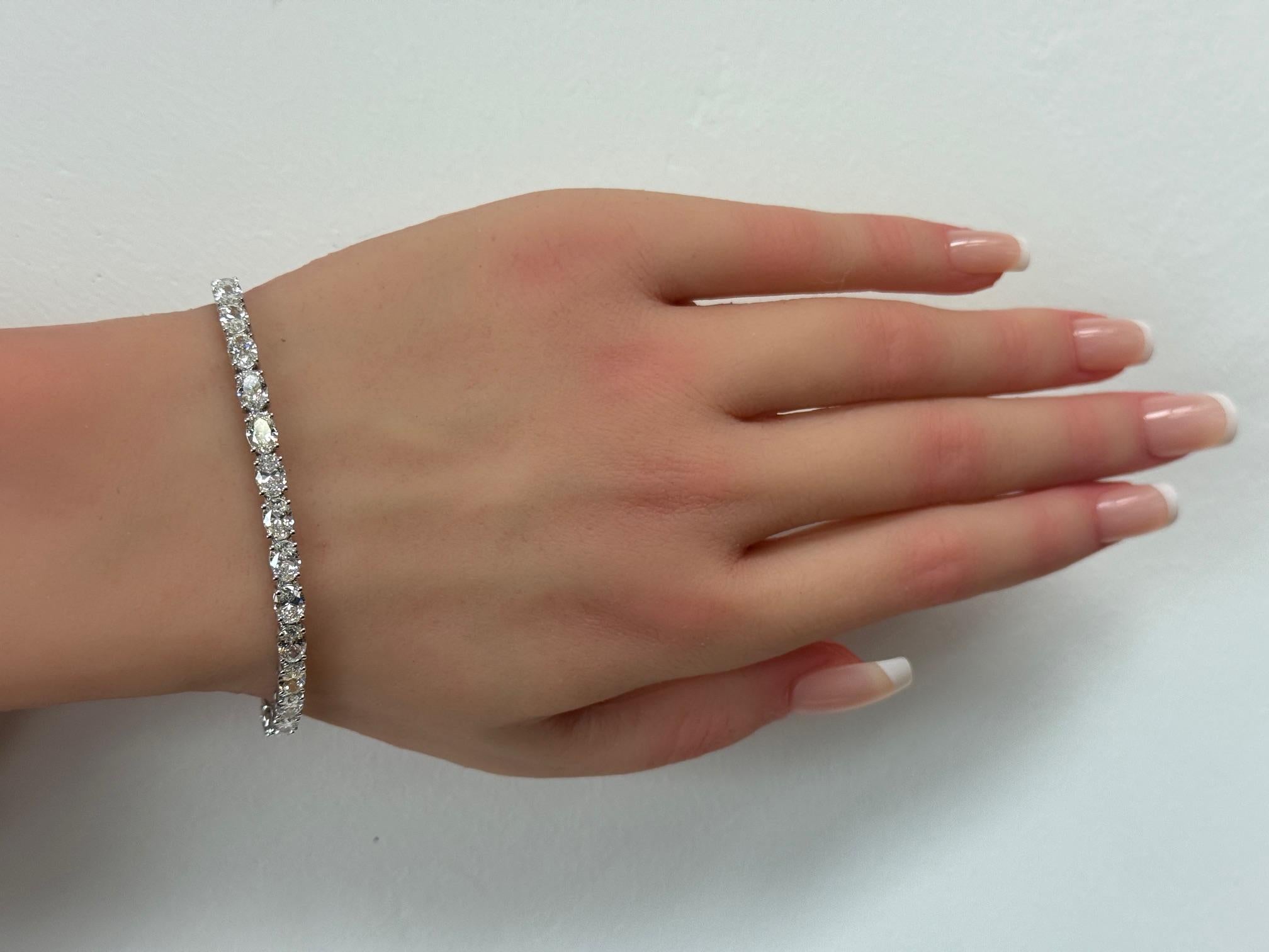 GIA Certified 9.90 CTW Oval Brilliant Diamond Tennis Bracelet in 14K White Gold in vendita 9