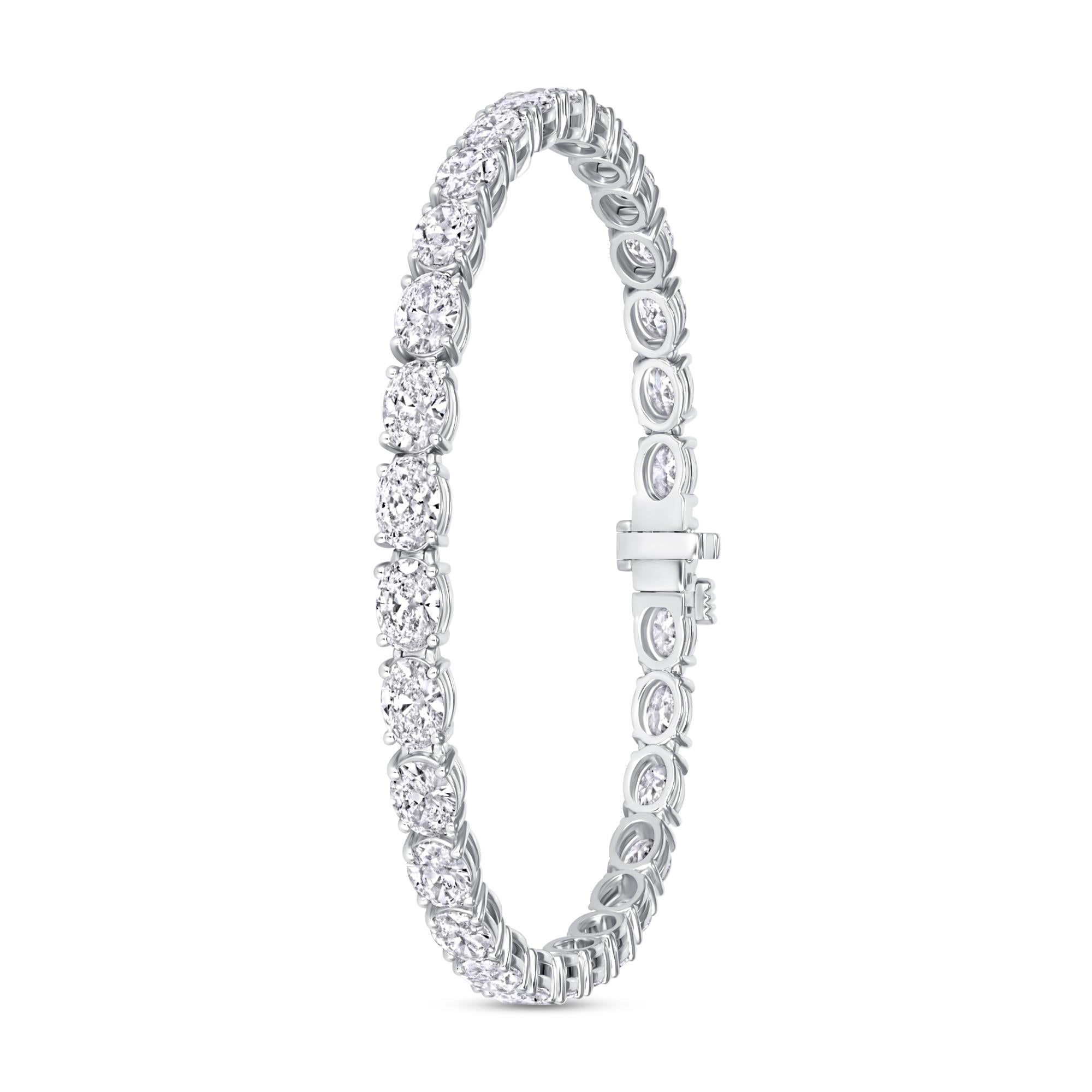 Donna GIA Certified 9.90 CTW Oval Brilliant Diamond Tennis Bracelet in 14K White Gold in vendita