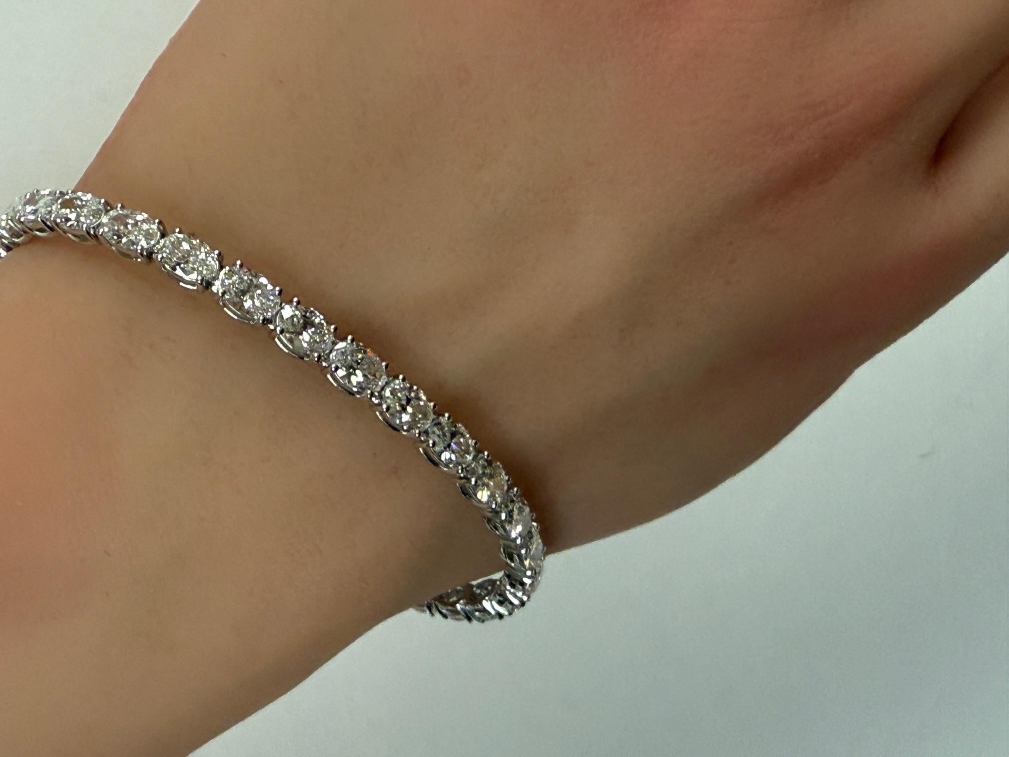 GIA Certified 9.90 CTW Oval Brilliant Diamond Tennis Bracelet in 14K White Gold in vendita 2