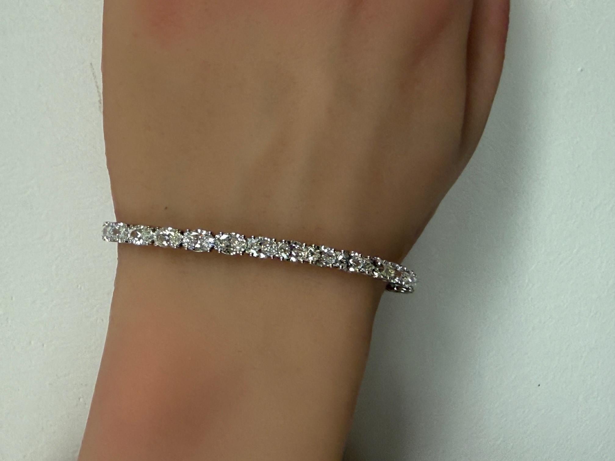 GIA Certified 9.90 CTW Oval Brilliant Diamond Tennis Bracelet in 14K White Gold in vendita 3