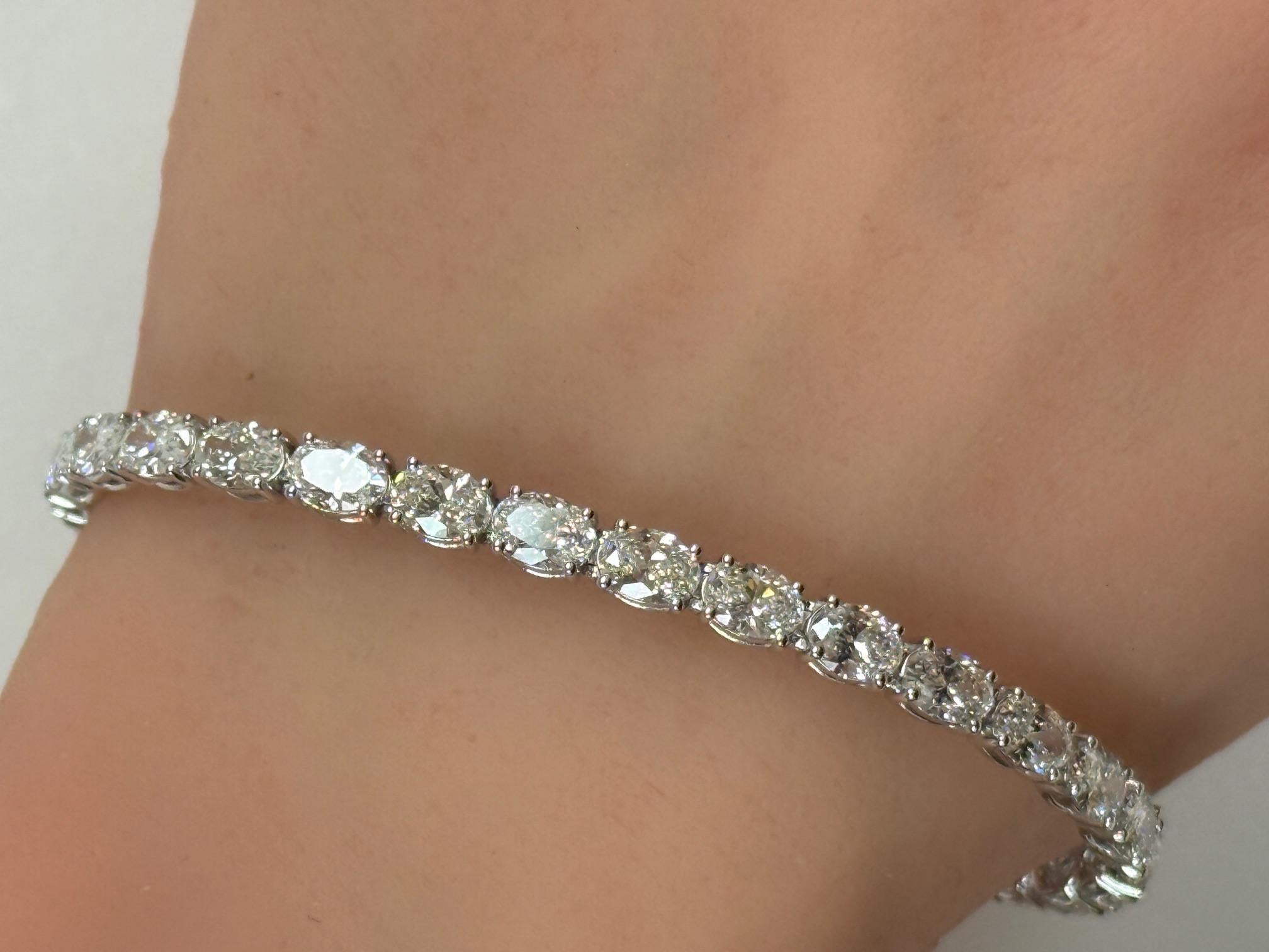 GIA Certified 9.90 CTW Oval Brilliant Diamond Tennis Bracelet in 14K White Gold in vendita 4