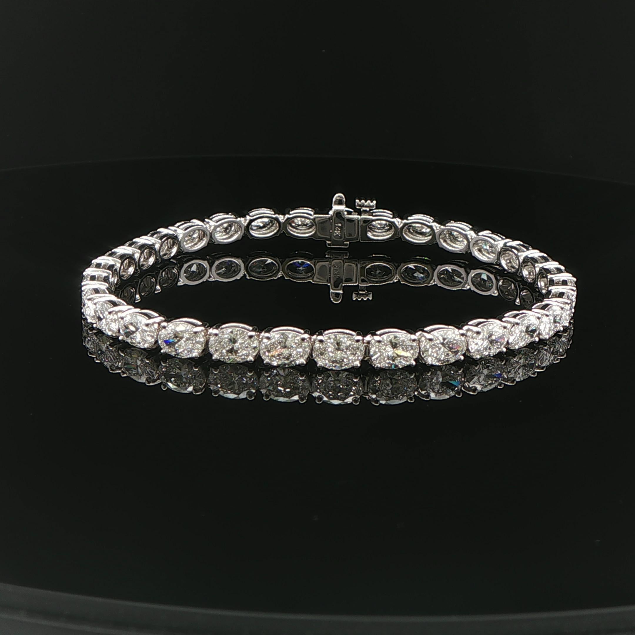 Pulsera de tenis con diamantes talla oval de 9,90 quilates certificados por el GIA en oro blanco de 14 quilates en venta 6