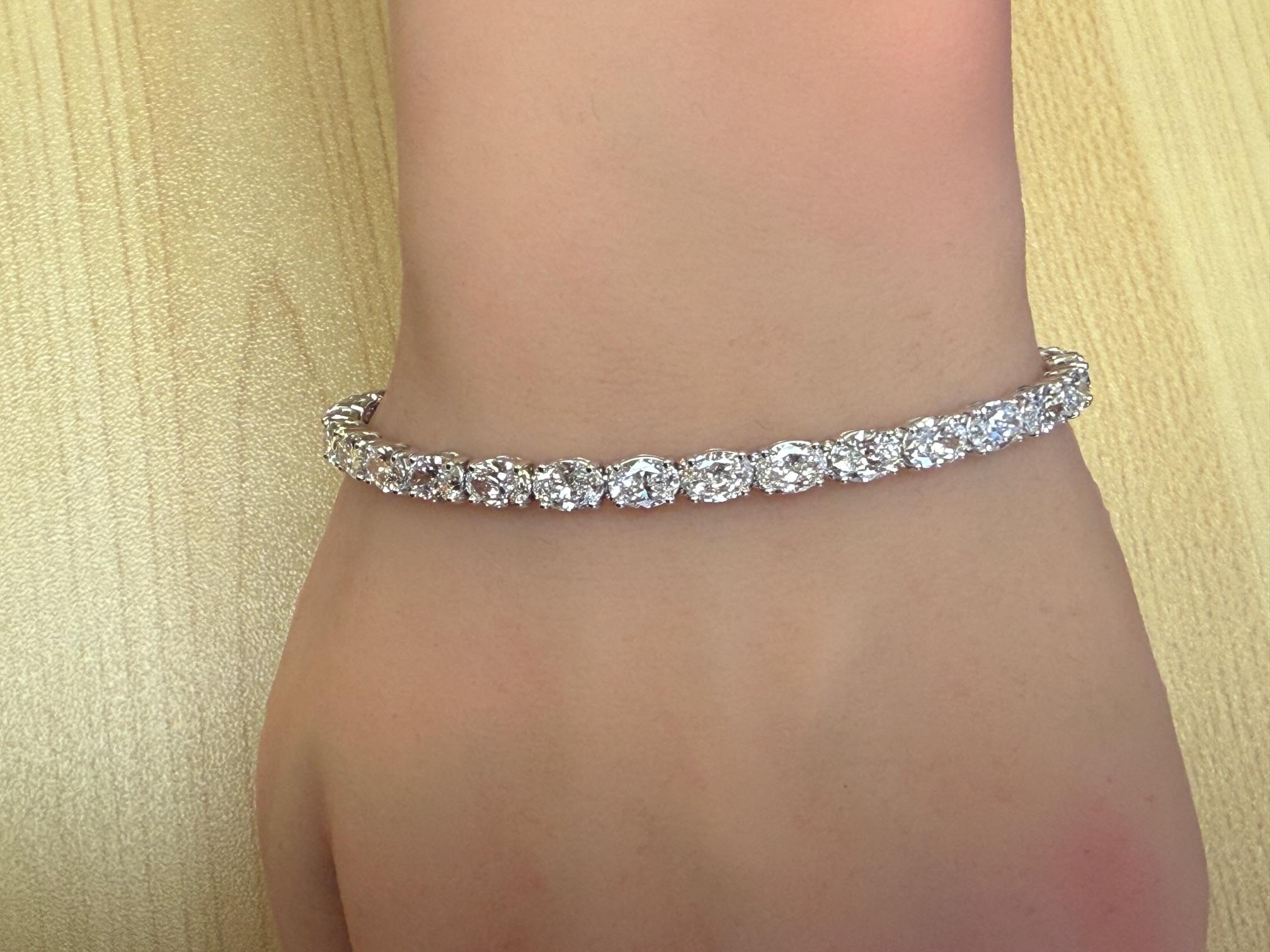 De las mujeres Pulsera de tenis con diamantes talla oval de 9,90 quilates certificados por el GIA en oro blanco de 14 quilates en venta
