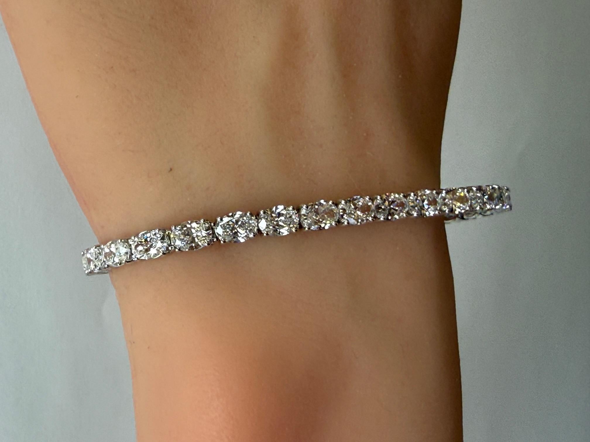 Pulsera de tenis con diamantes talla oval de 9,90 quilates certificados por el GIA en oro blanco de 14 quilates en venta 2