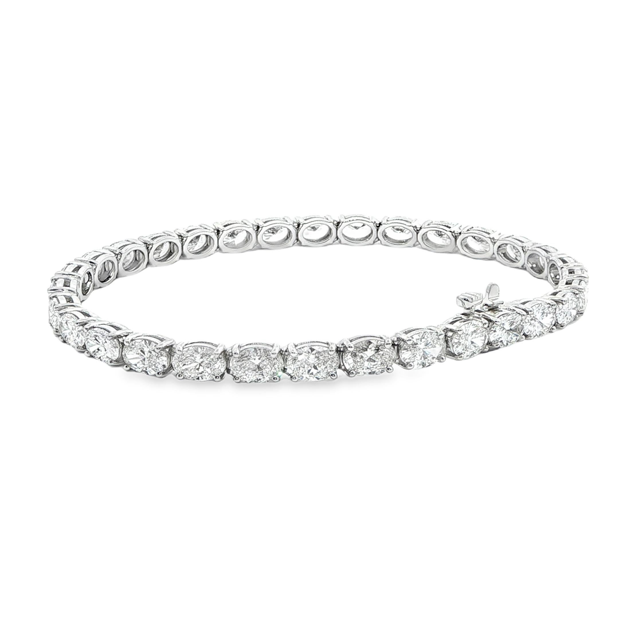 Pulsera de tenis con diamantes talla oval de 9,90 quilates certificados por el GIA en oro blanco de 14 quilates en venta 3