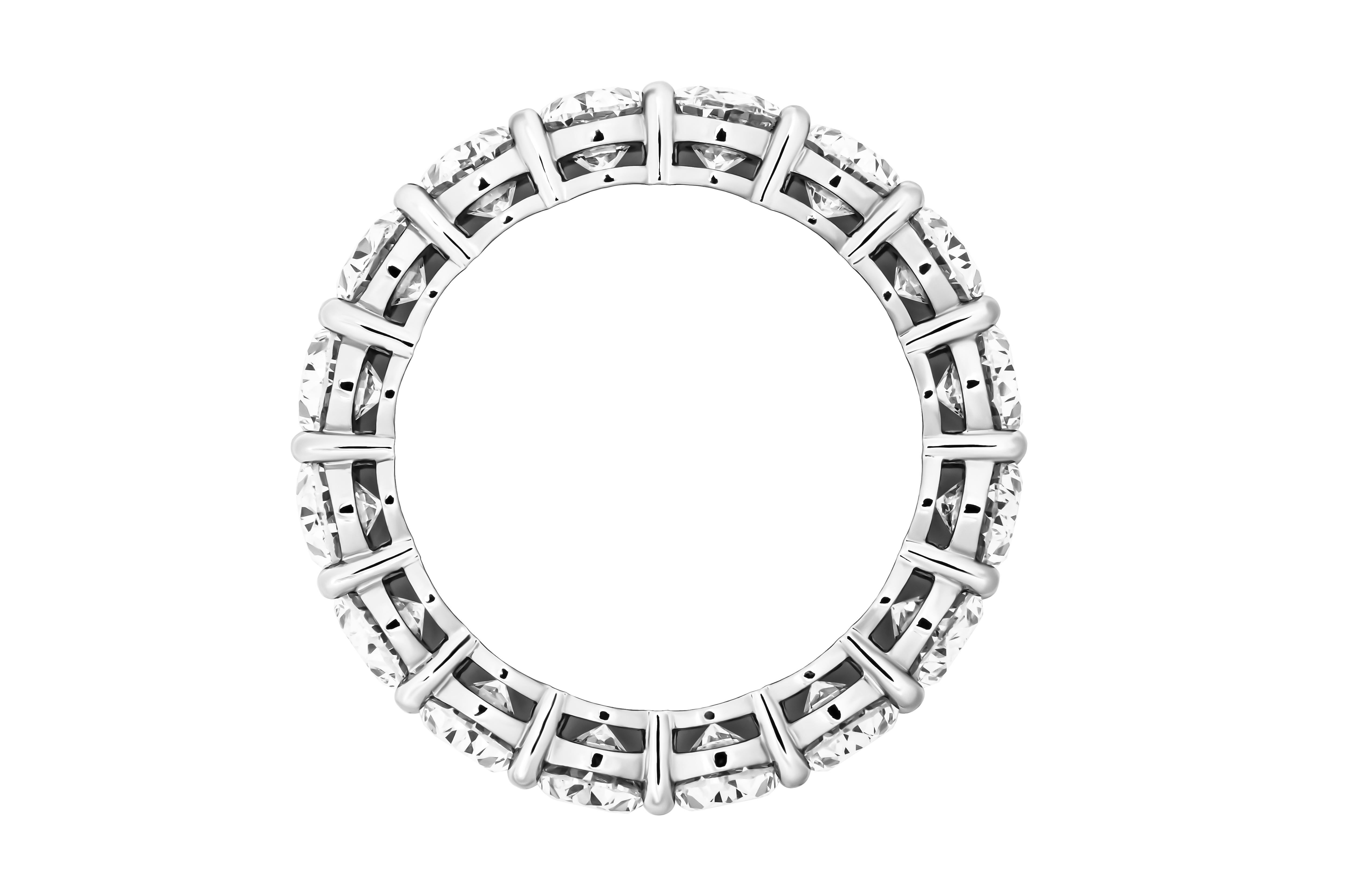 GIA-zertifiziertes Jubiläumsband mit ovalen Diamanten von je 0,50ct (Ovalschliff) im Angebot