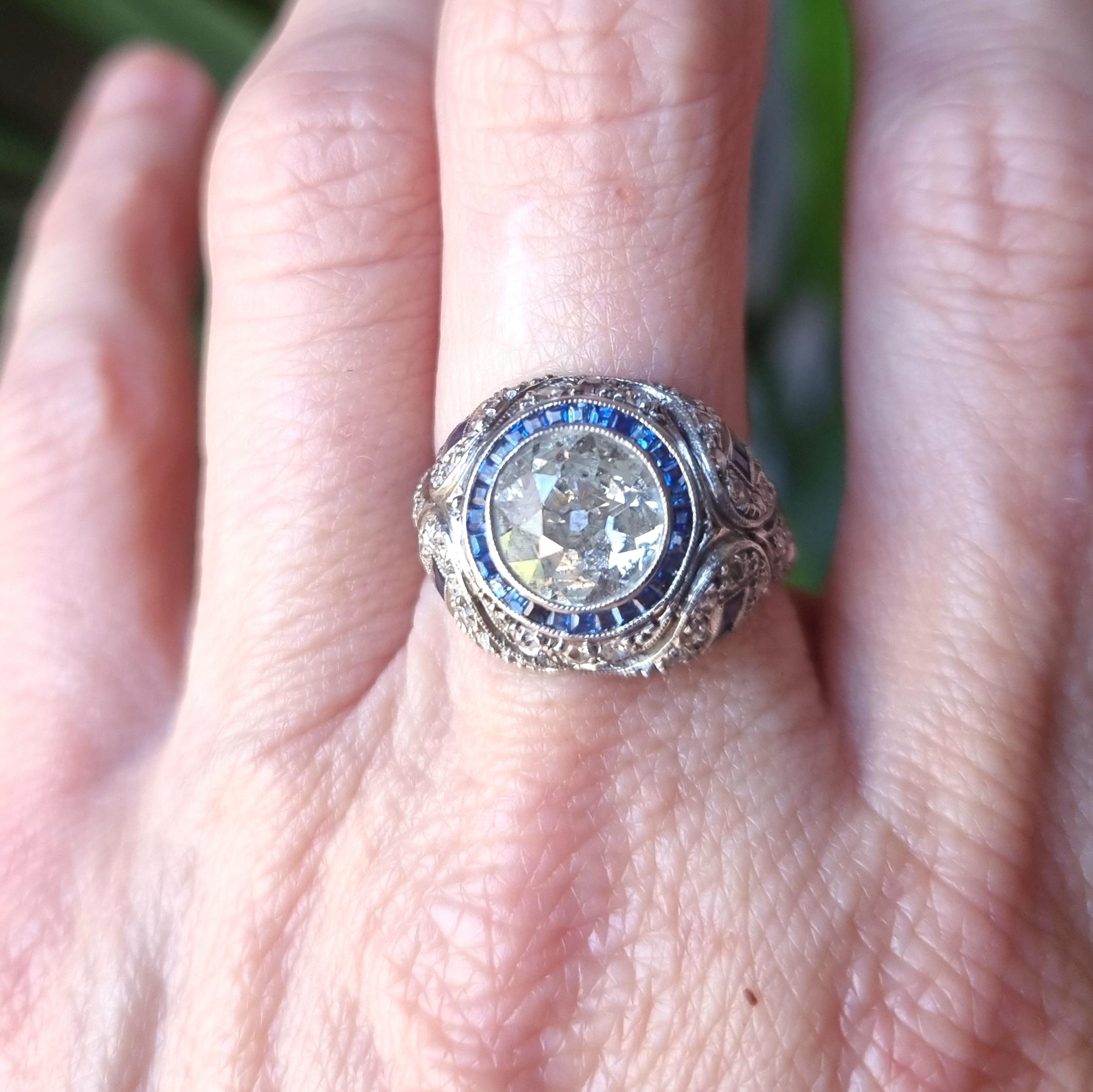 GIA certified Antique Art- Deco 2.10 carat Diamond, Sapphire Platinum Ring For Sale 3