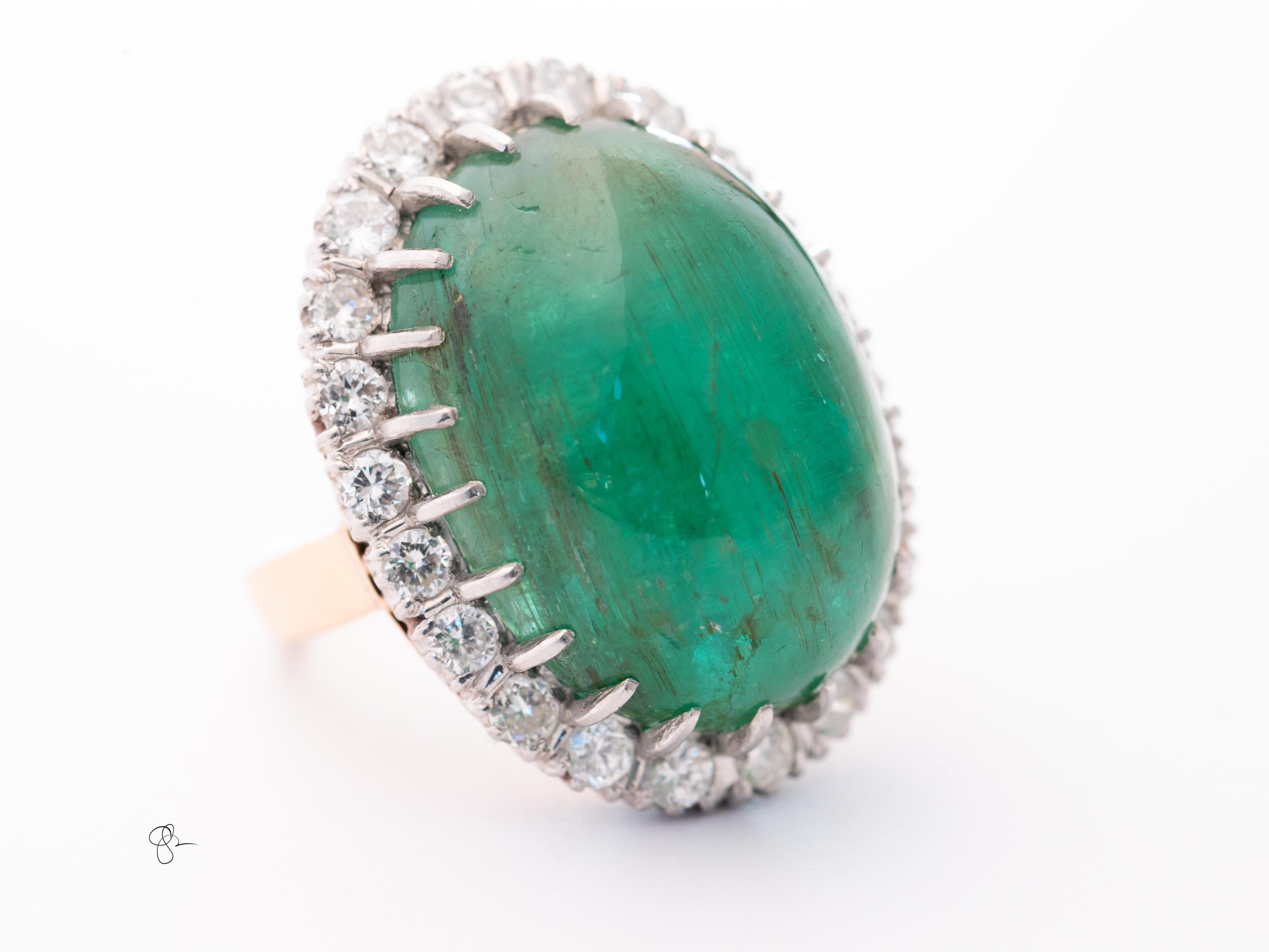 GIA zertifiziert ca. 44 Karat Cabochon Smaragd und Diamant Statement Ring für Damen oder Herren im Angebot