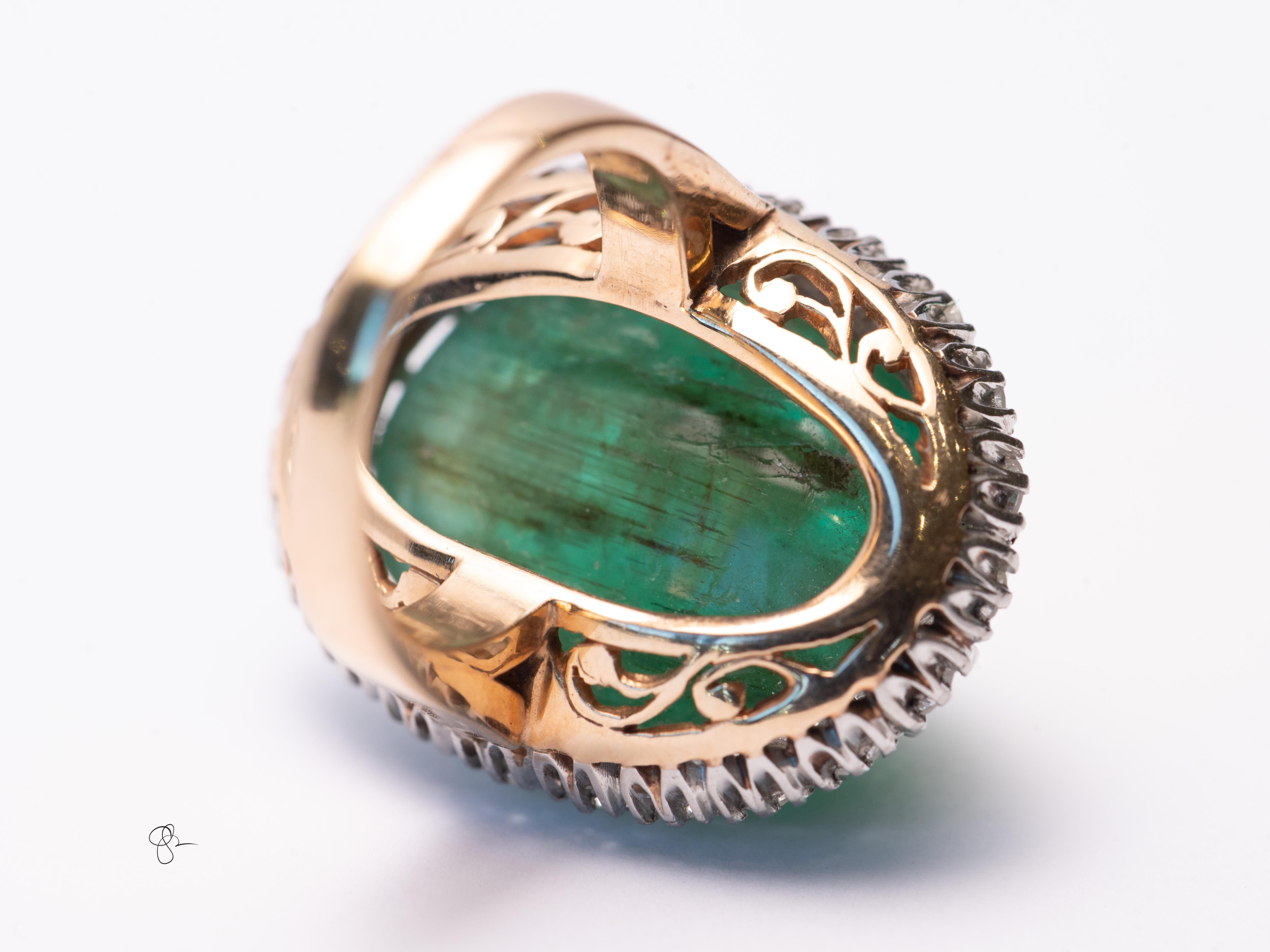 GIA zertifiziert ca. 44 Karat Cabochon Smaragd und Diamant Statement Ring im Angebot 1