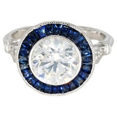 Anello Art Deco certificato GIA con brillante rotondo e zaffiro blu da 2,20 carati