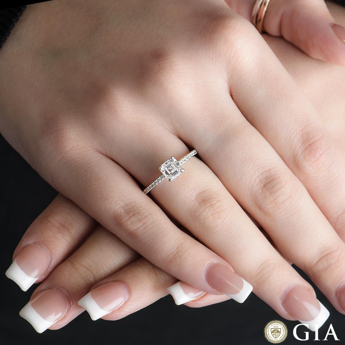 Bague de fiançailles en diamant taille Asscher certifié GIA de 1,04 carat E/VVS2 Pour femmes en vente