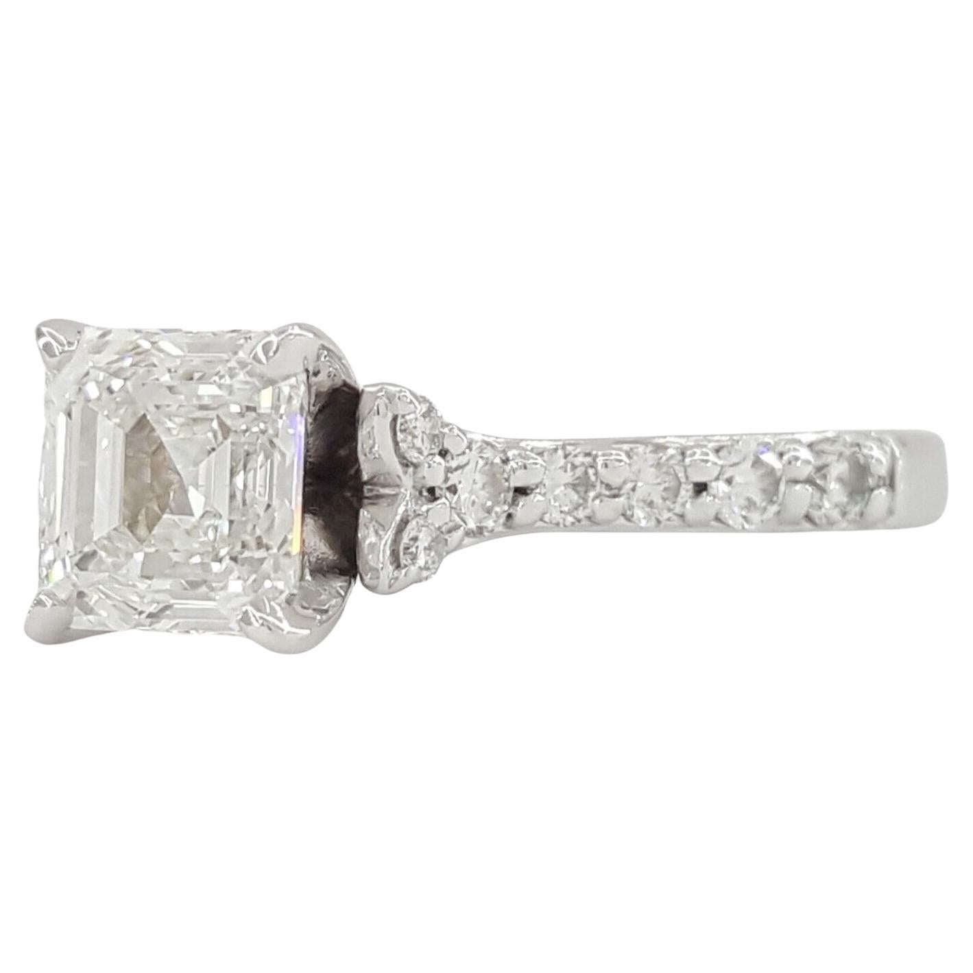 Moderne  Bague de fiançailles avec diamant asscher certifié GIA  en vente