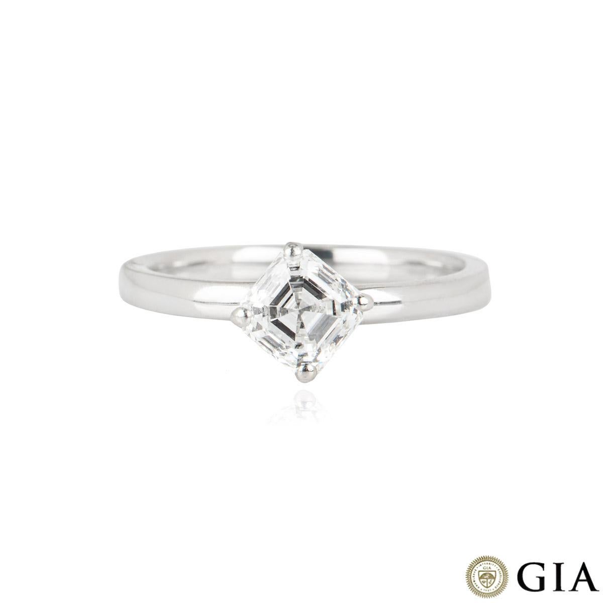 GIA Certified Asscher Cut Diamond Ring in Platinum 1.00ct G/VS2 In Excellent Condition For Sale In London, GB