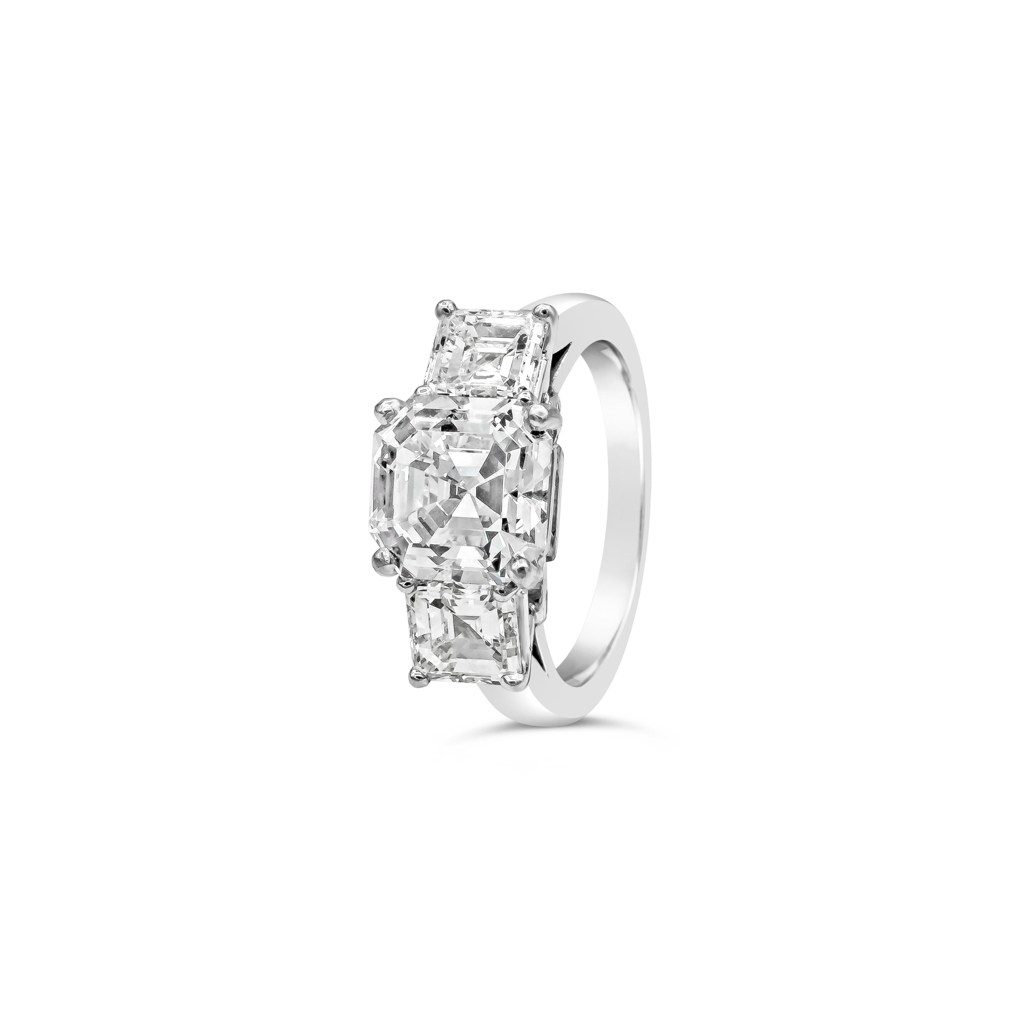 Verlobungsring mit drei Steinen, GIA-zertifizierter 3,03 Karat Asscher-Diamant im Step-Schliff (Zeitgenössisch) im Angebot