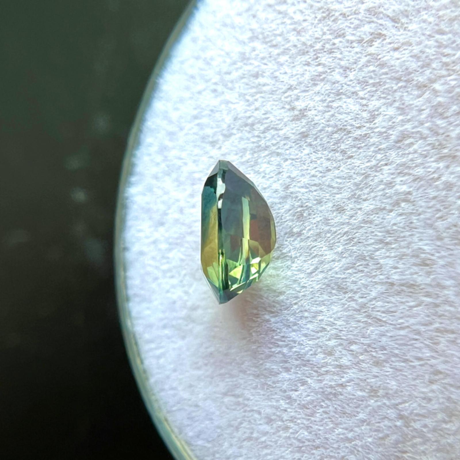Zafiro tricolor australiano certificado GIA 0,86 ct talla oval sin tratar 6,3x4,6 mm en venta 2