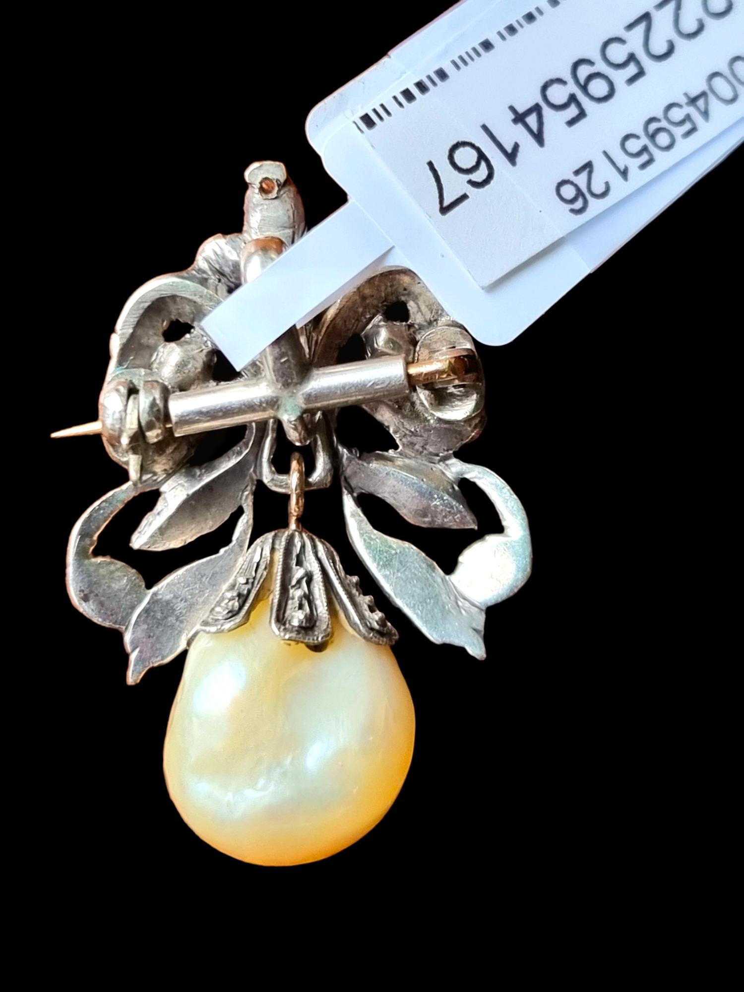 GIA Certified Basra Natural Saltwater Pearl & Diamond Pendant/Brooch In Good Condition For Sale In OVIEDO, AS