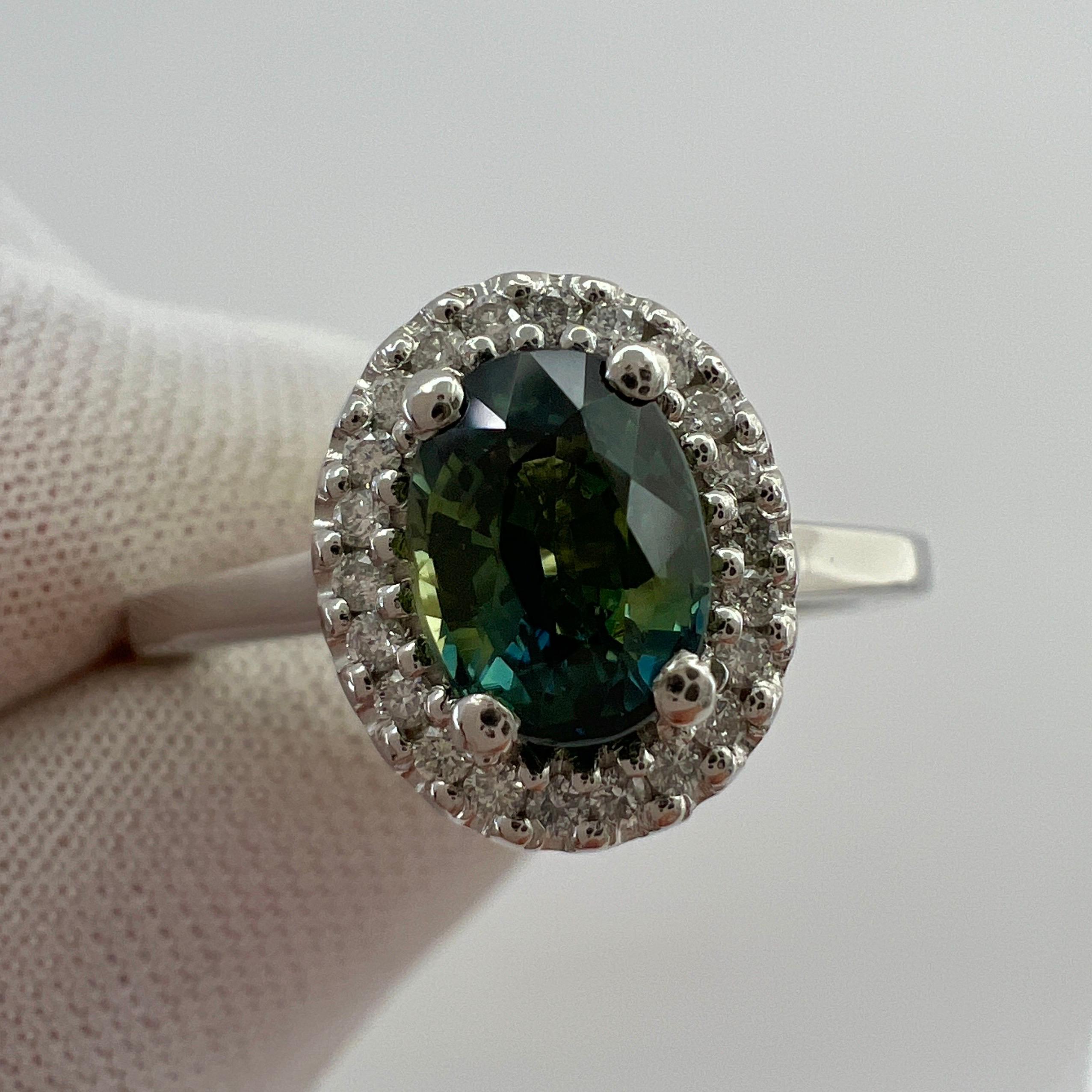 Taille ovale Bague halo en platine certifiée GIA, sans chaleur, saphir bleu vert et diamant en vente