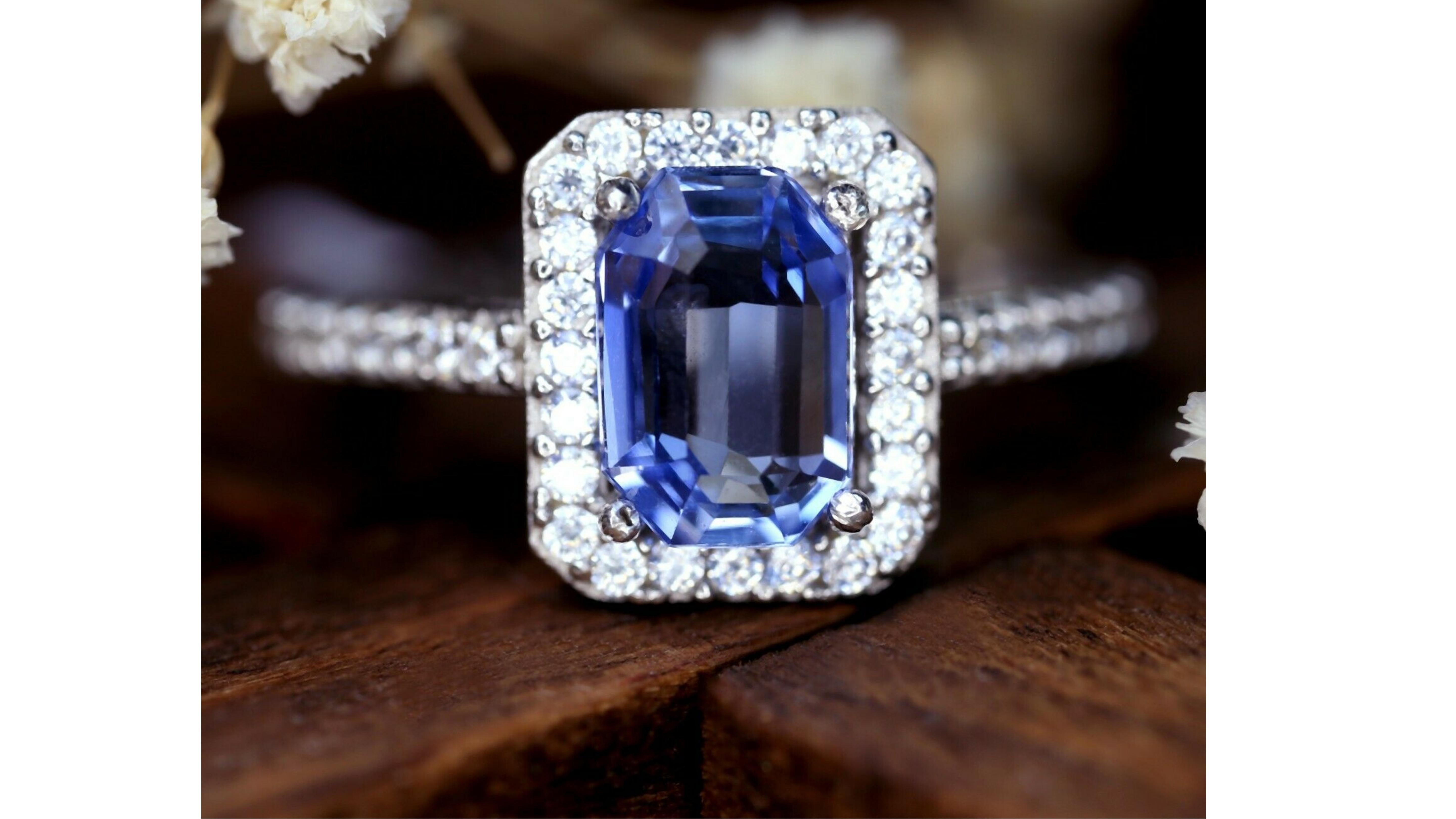 Contemporary Gia Certified Blue 1.93 Carat Sapphire Diamond Ring 18 Karat from Sri Lanka  For Sale