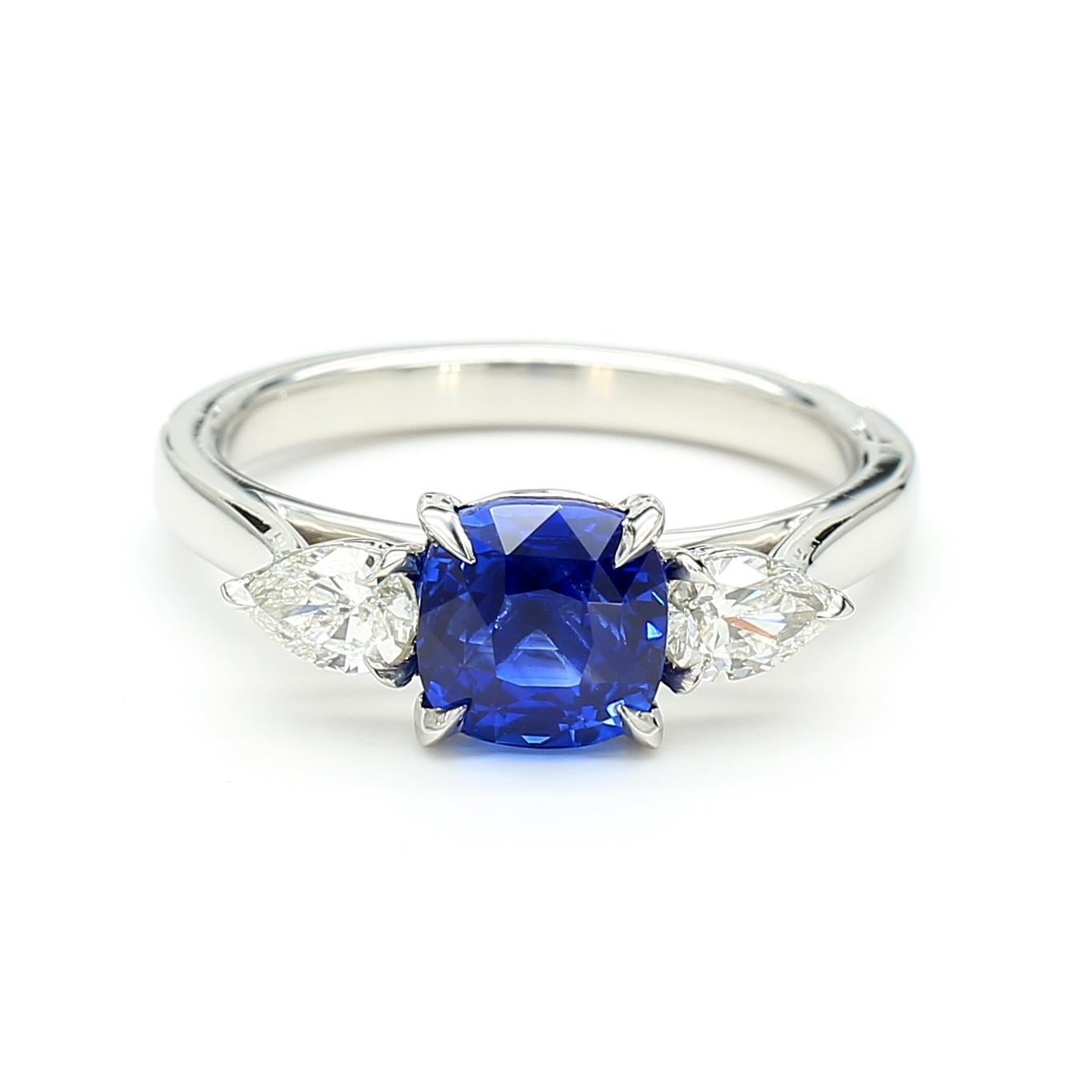 GIA Certified Blue Cushion Sapphire and White Diamond 2.38 Carat TW Plat Ring (Zeitgenössisch) im Angebot