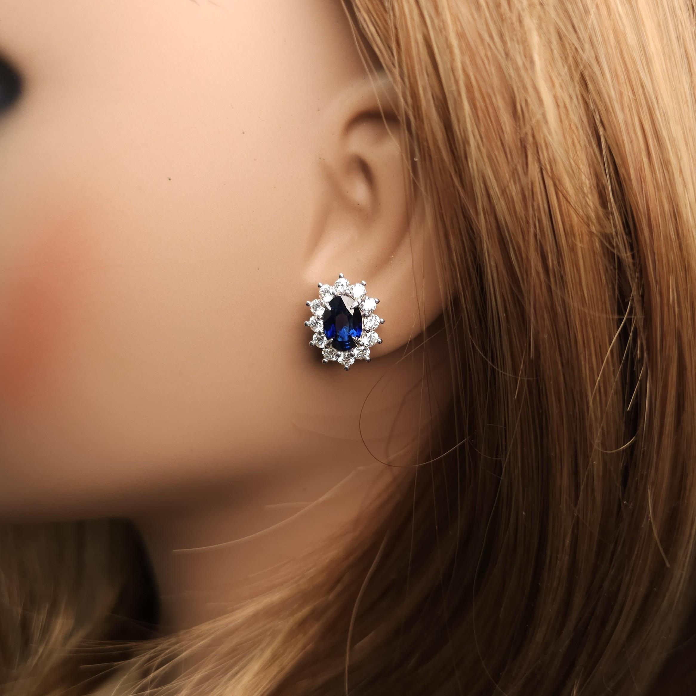 Orecchini in oro con zaffiro blu ovale e diamante da 5,83 carati TW certificati GIA In condizioni Nuovo in vendita a New York, NY