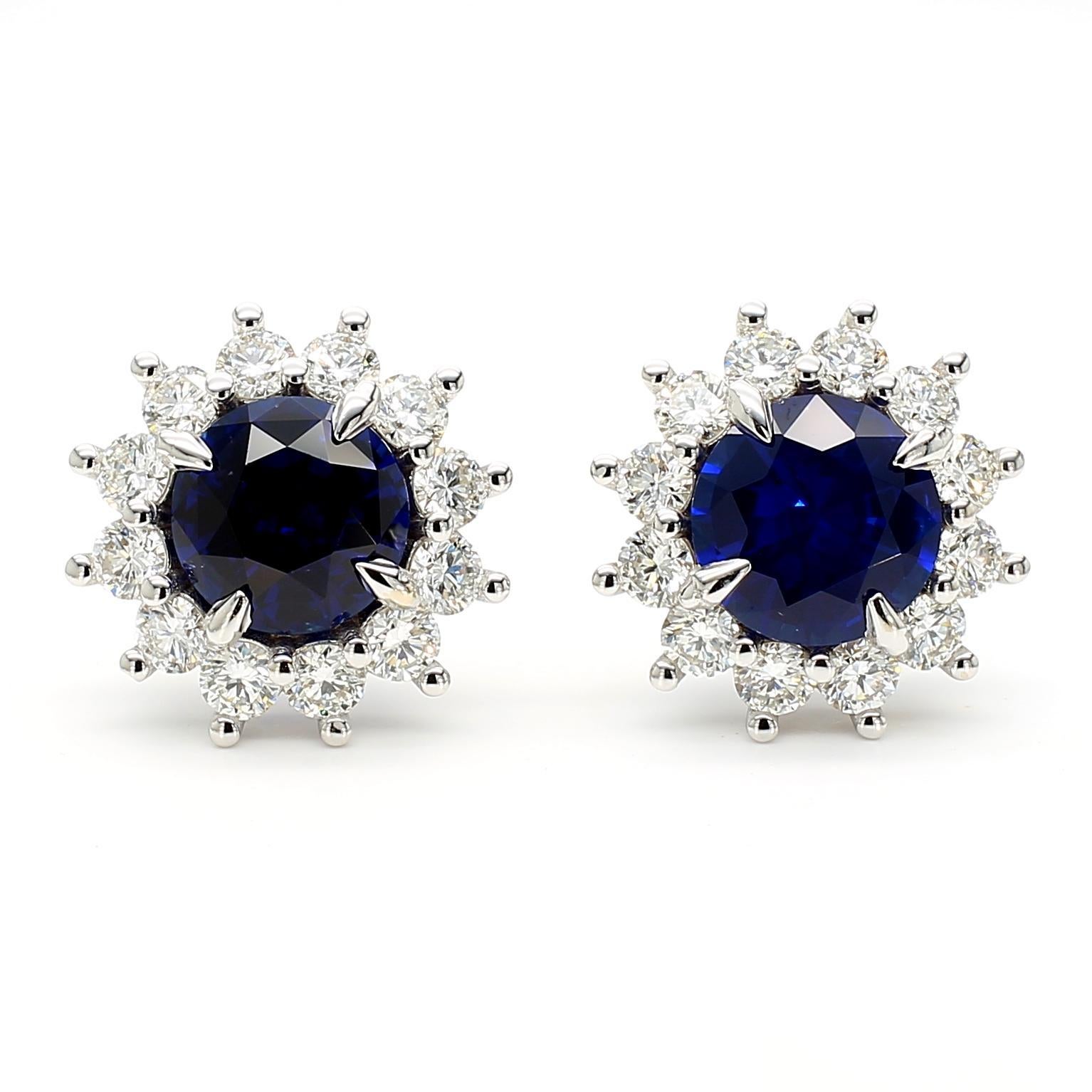 Contemporain Boucles d'oreilles en or certifiées GIA saphir rond bleu et diamant 4,28 carats TW en vente