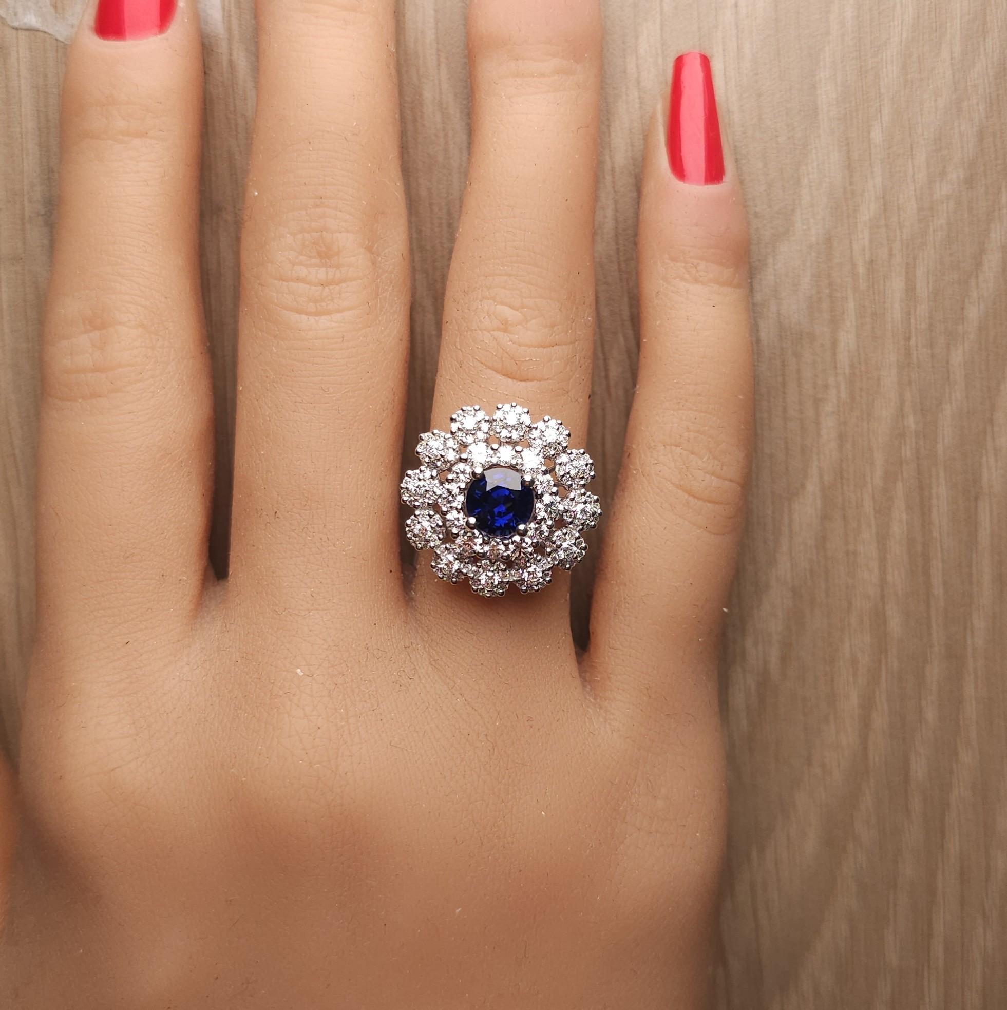 GIA-zertifizierter blauer runder Saphir und weißer Diamant 3,12 Karat TW Goldring im Zustand „Neu“ im Angebot in New York, NY