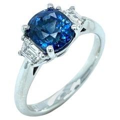 Anello di fidanzamento in platino con zaffiro blu e diamante certificato GIA, 2,36 carati Anello di fidanzamento in platino con zaffiro blu e diamante certificato GIA, 2,36 carati