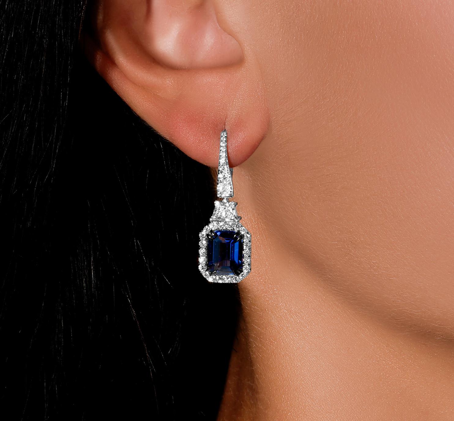 Contemporary GIA Certified Blue Sapphire Dangle Earrings Diamond Halo 6.7 Carats 18K Gold For Sale