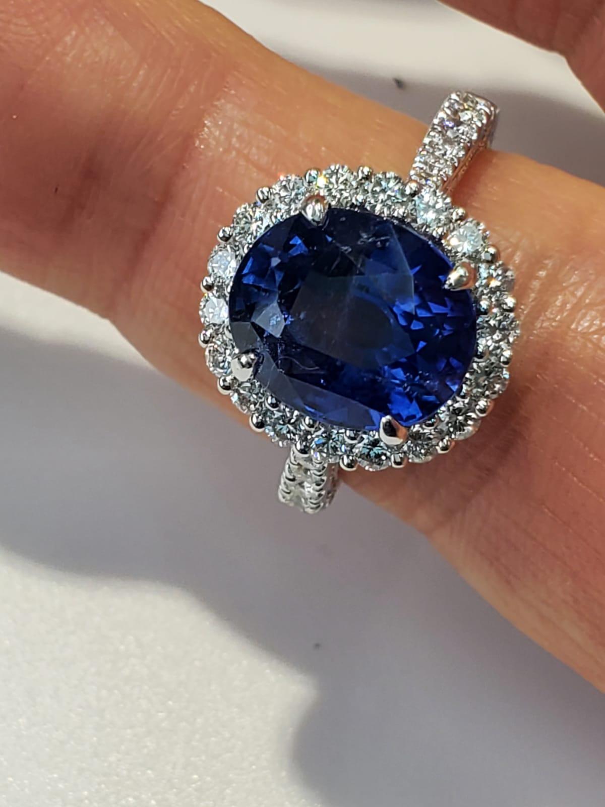 GIA Certified Blue Sapphire Oval Ring with White Diamonds In New Condition In Great Neck, NY