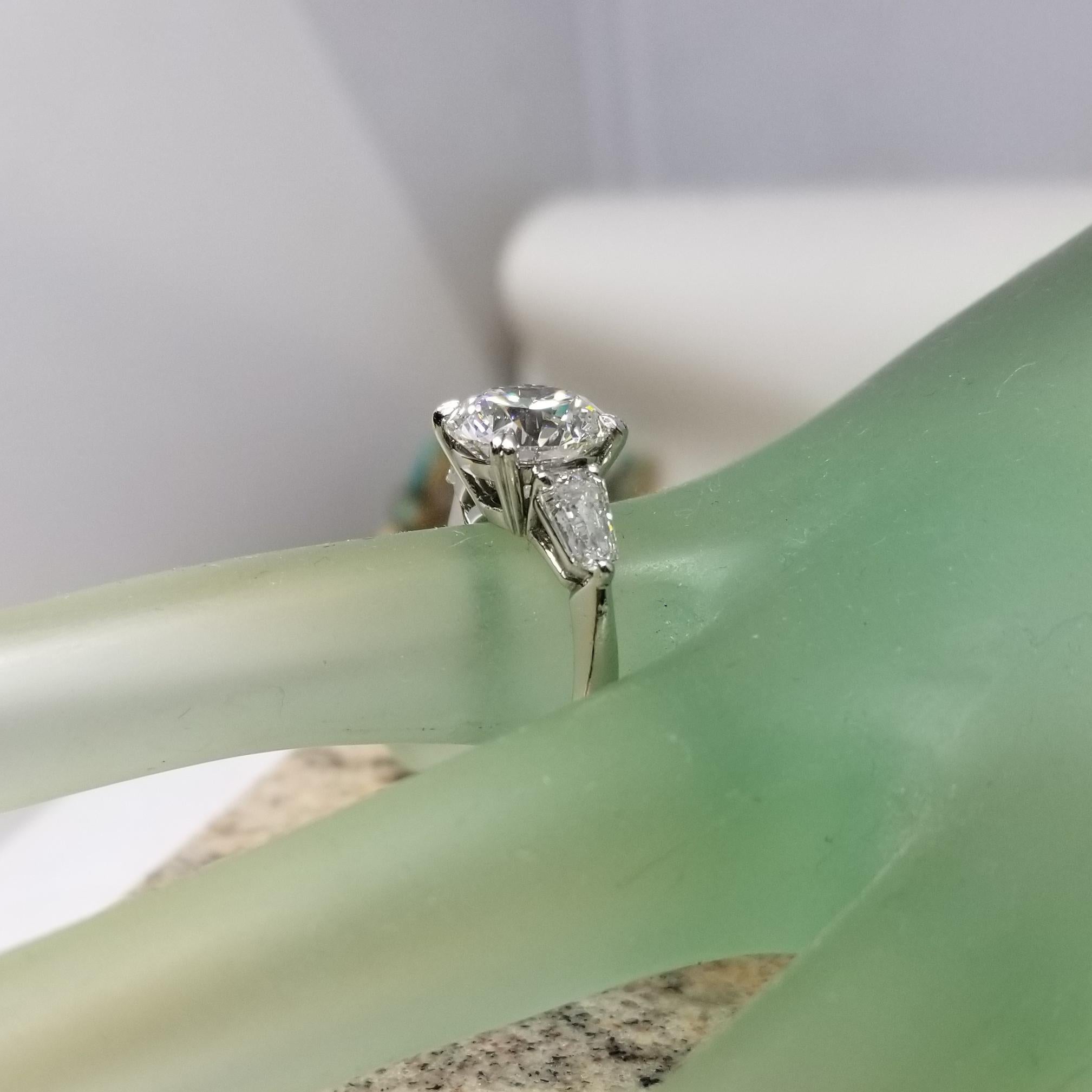 GIA Certified Brilliant Cut 4.07 Carat  H VS1 Platinum with 2 Baguettes 1.09 In Excellent Condition For Sale In Los Angeles, CA