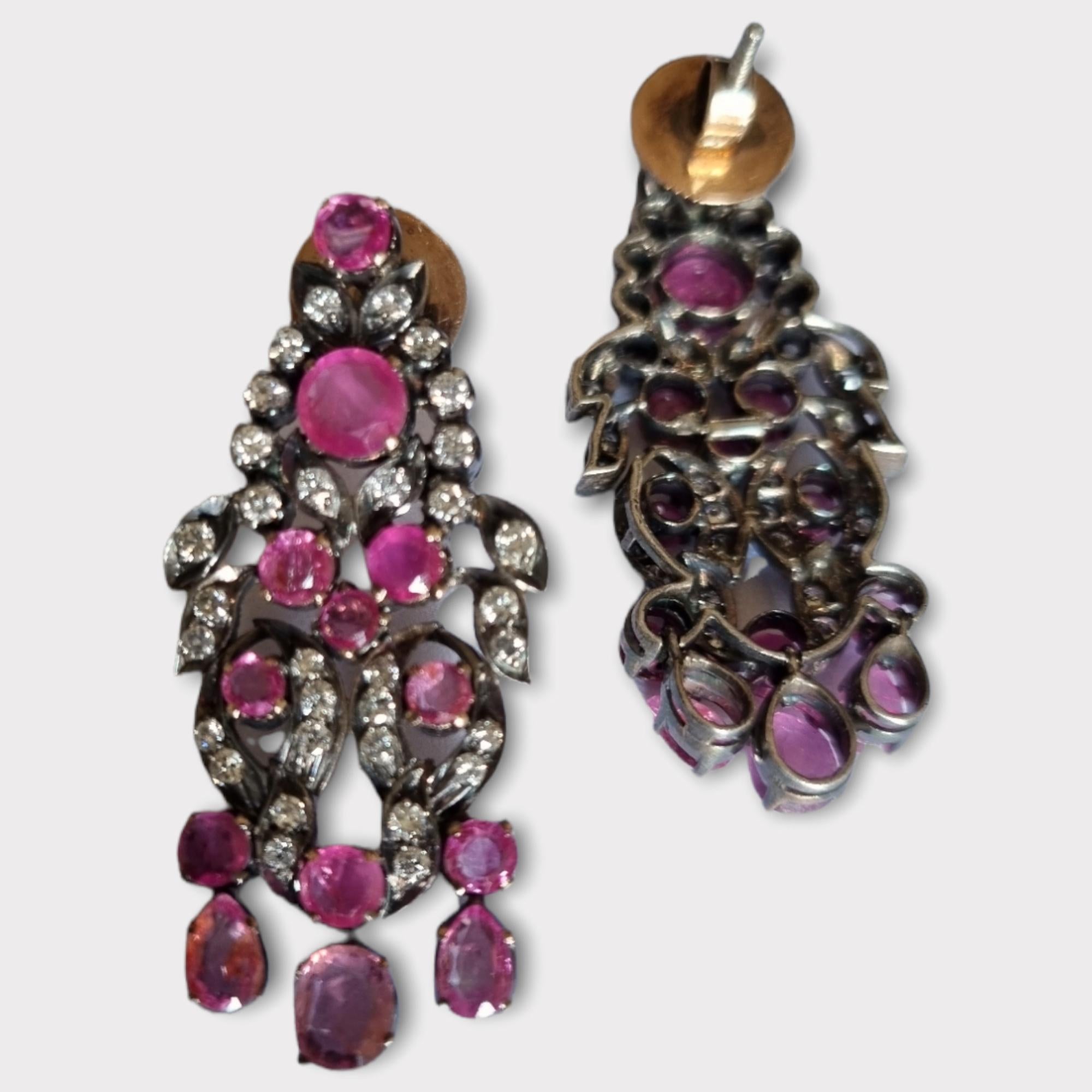 Néoclassique Boucles d'oreilles en cascade en rubis de Birmanie et diamants certifiés GIA en vente