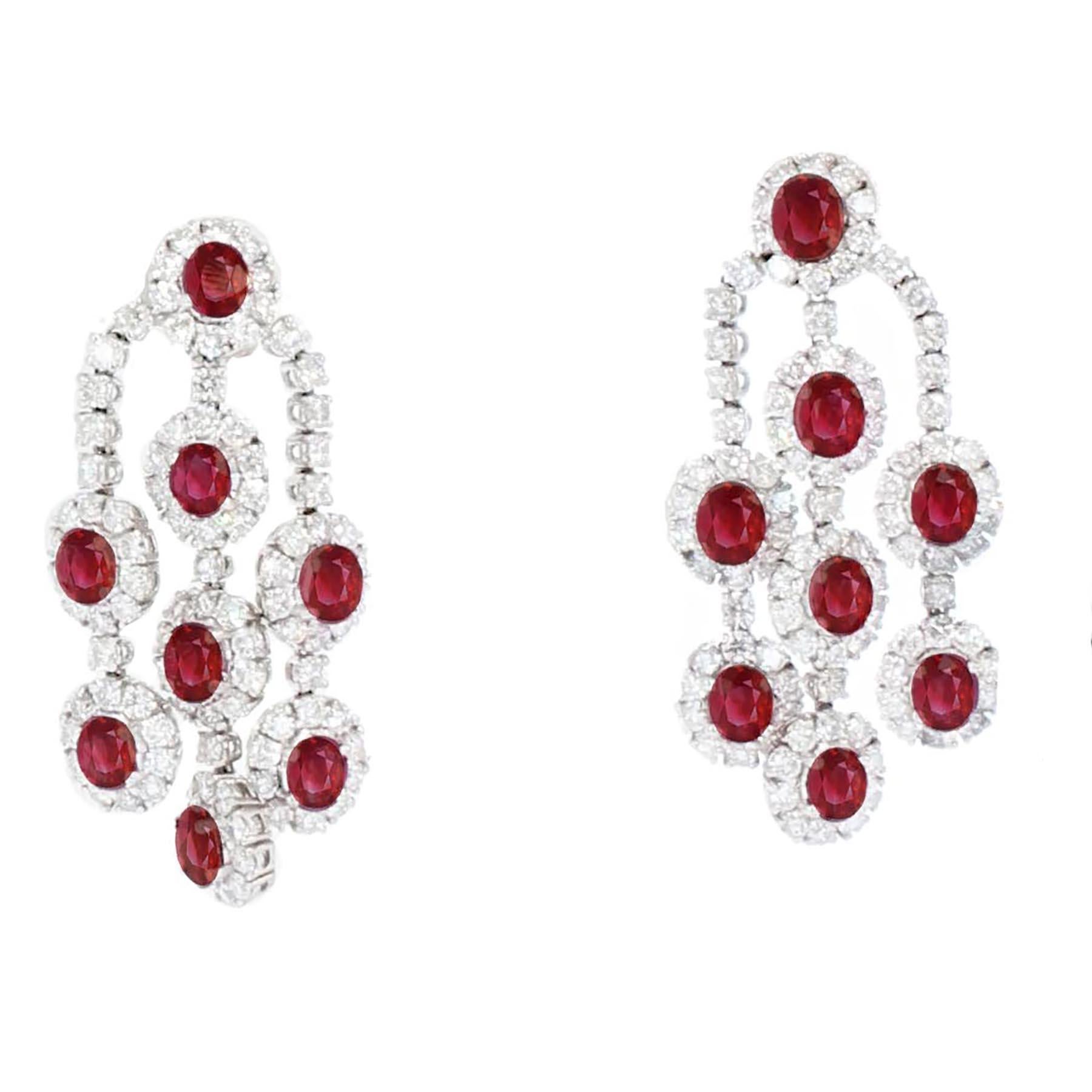 Contemporaneo Collana, orecchini e bracciale con diamanti e rubino di Birmania certificati GIA in vendita