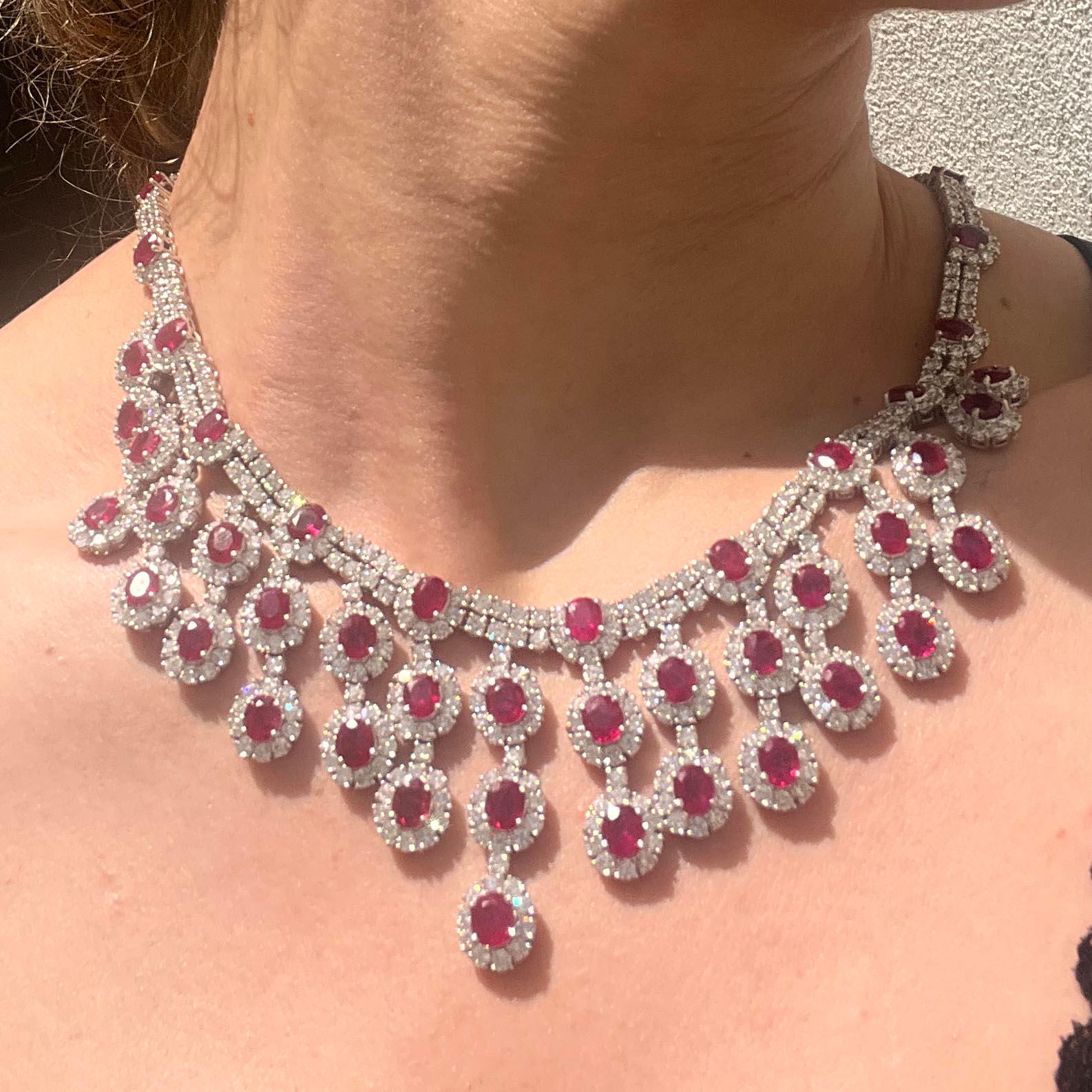 Collana, orecchini e bracciale con diamanti e rubino di Birmania certificati GIA in vendita 3