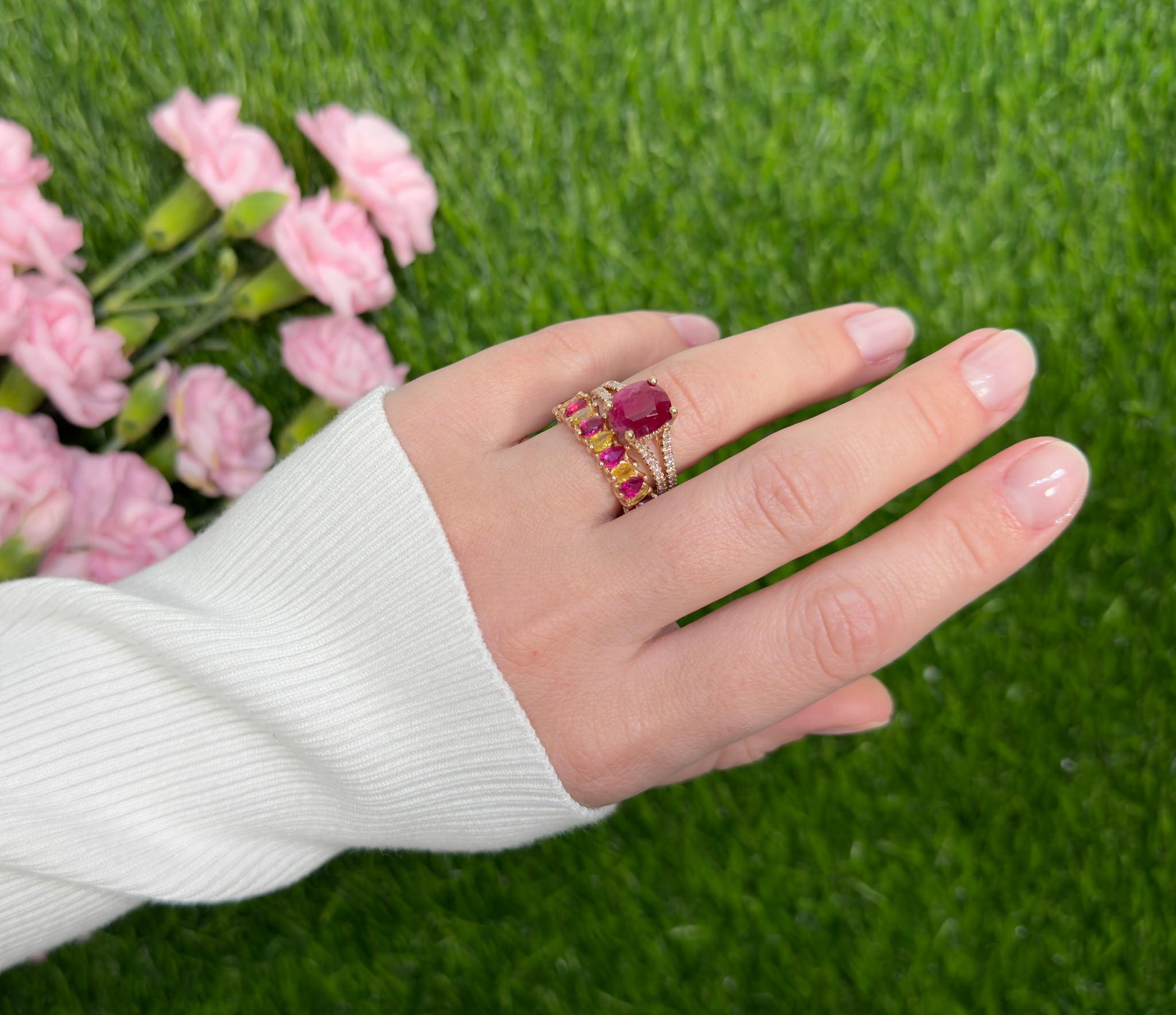 GIA-zertifizierter burmesischer Eternity-Ring mit unerhitztem Rubin und gelbem Fancy-Diamant (Zeitgenössisch) im Angebot