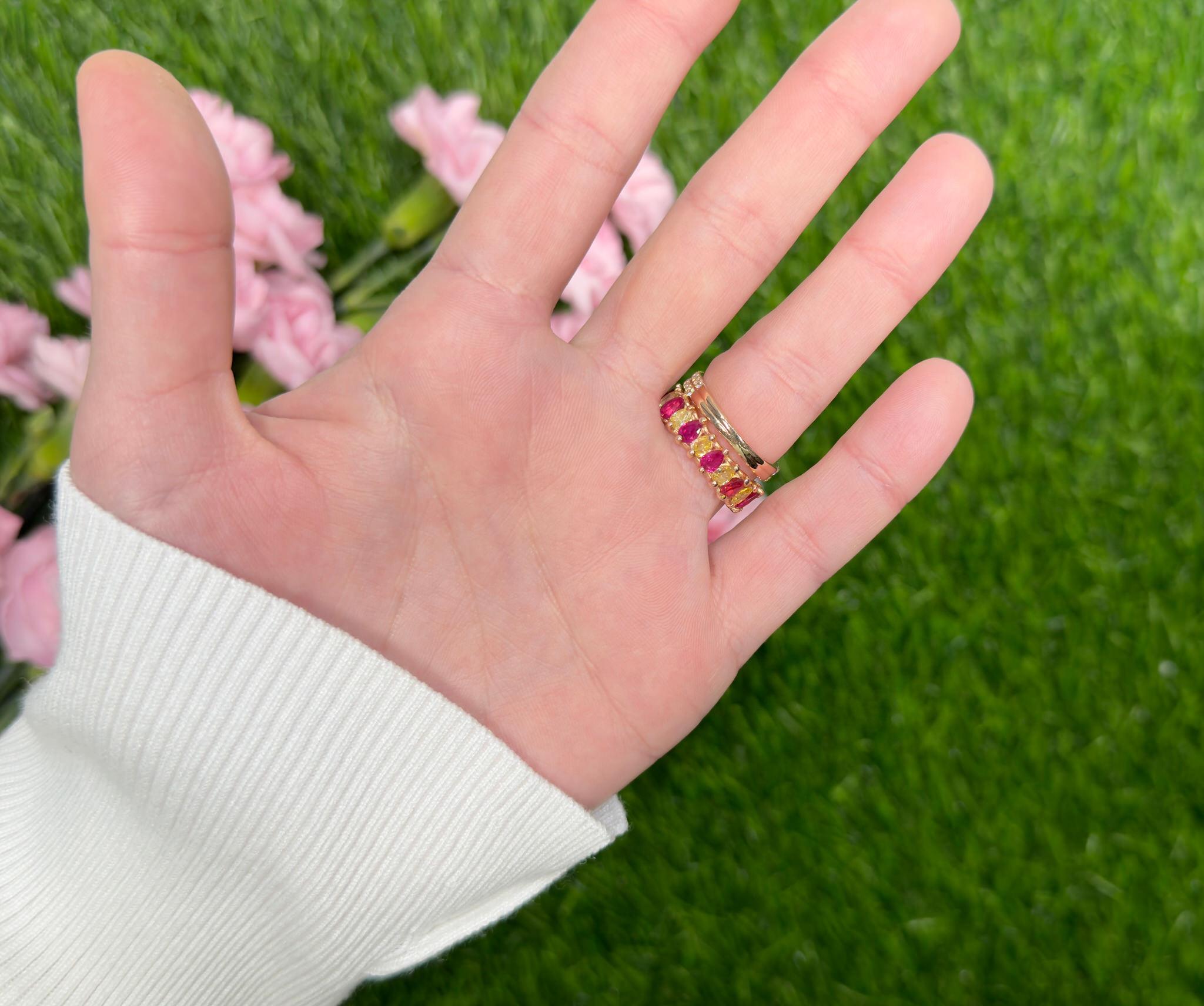 GIA-zertifizierter burmesischer Eternity-Ring mit unerhitztem Rubin und gelbem Fancy-Diamant Damen im Angebot