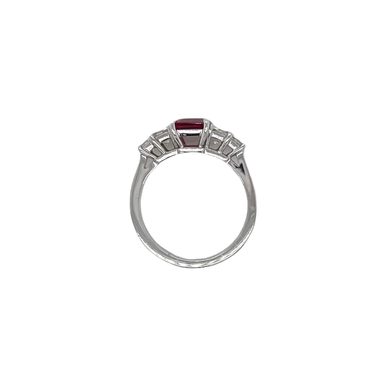 GIA-zertifizierter birmanischer Rubin- und Diamantring mit achteckigem Schliff in Platin (Achteckschliff) im Angebot