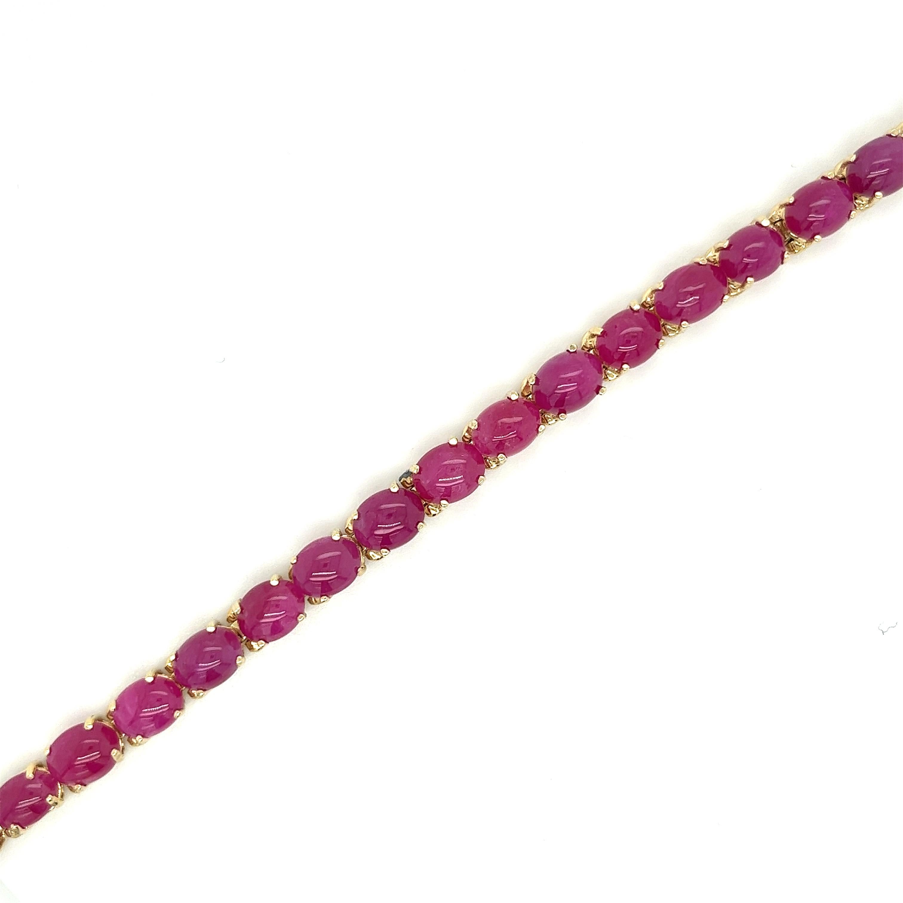 Bracelet unisexe en or 14 carats avec boule de rubis ovale taillée en cabochon, certifié GIA  Neuf - En vente à Miami, FL