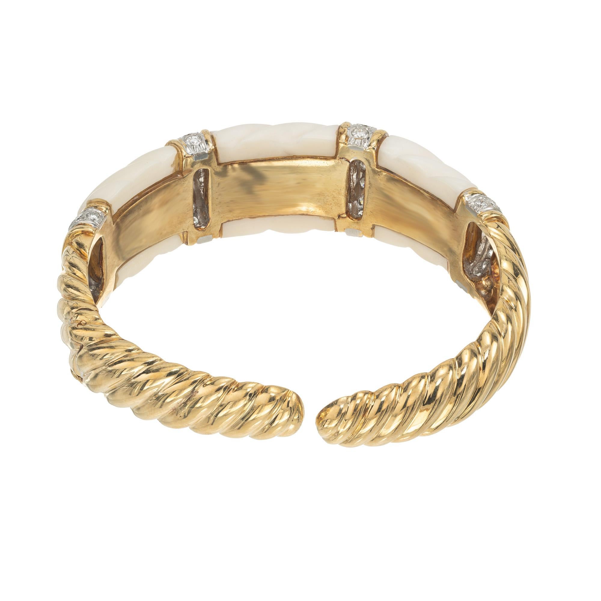 Bracciale in oro giallo con diamanti e calcite certificati GIA in vendita 1