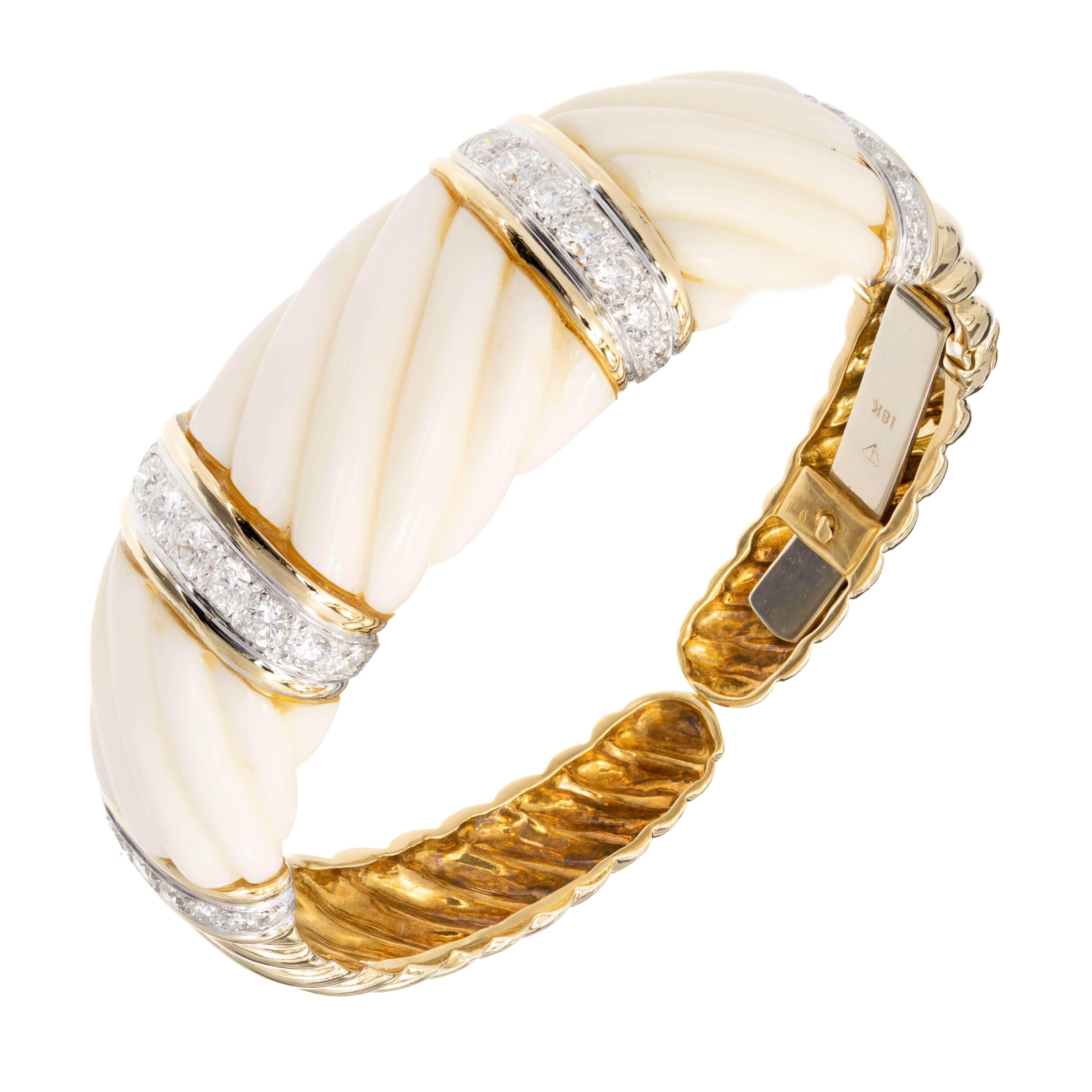 Bracelet jonc en or jaune avec diamants et calcite certifiés GIA